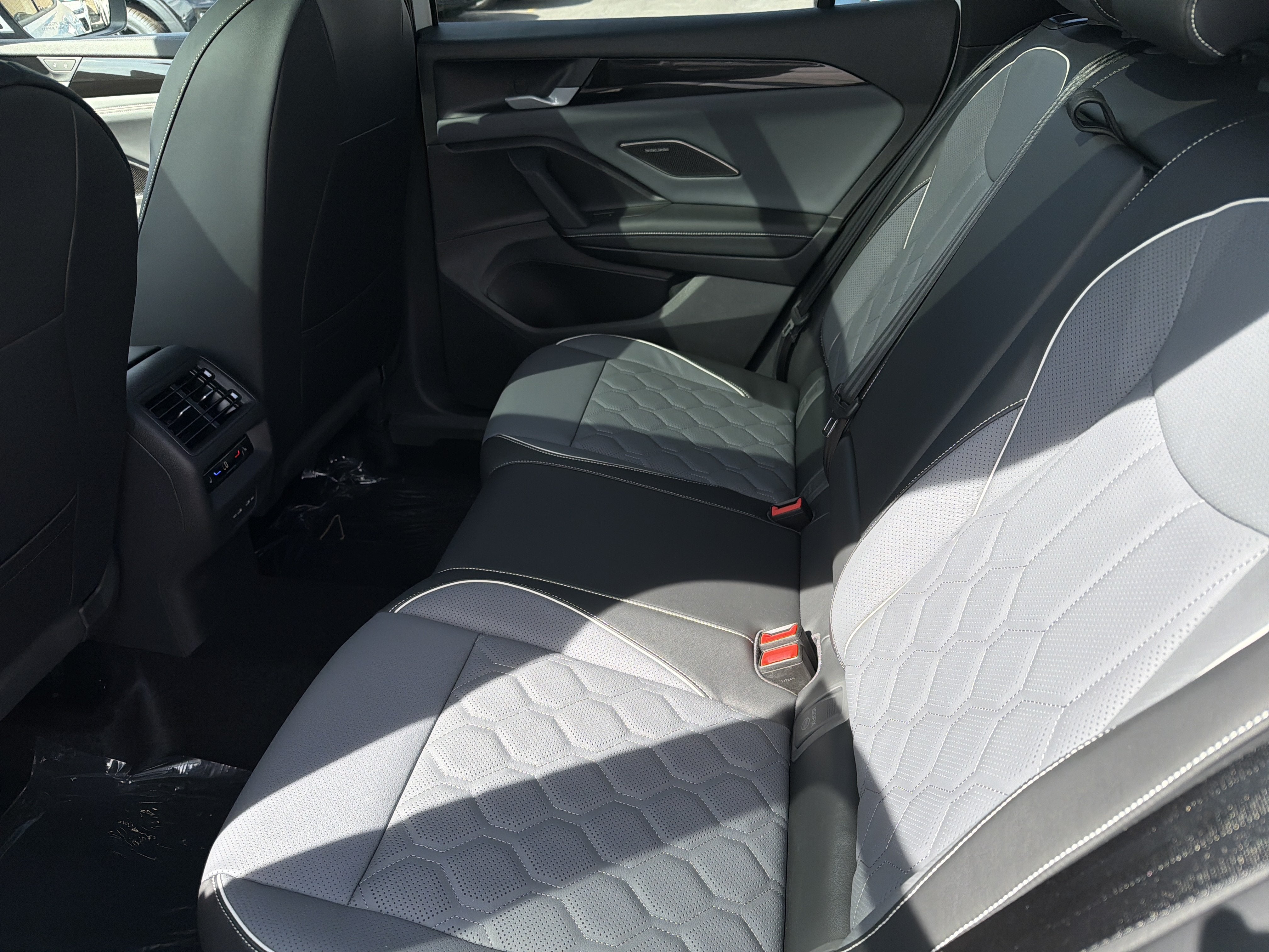 2026 Volkswagen Tiguan SEL R-Line Turbo 4MOTION
