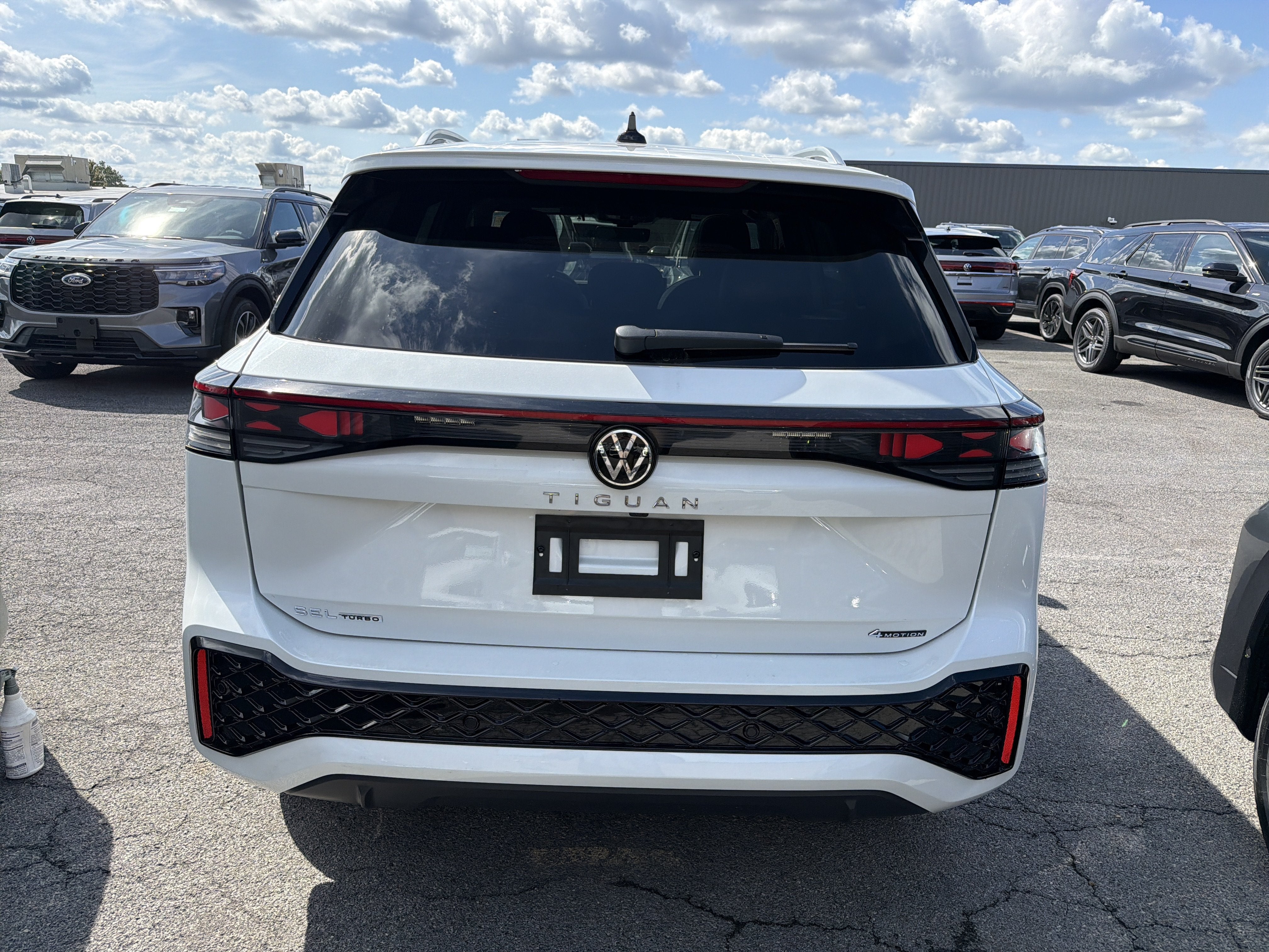 2026 Volkswagen Tiguan SEL R-Line Turbo 4MOTION