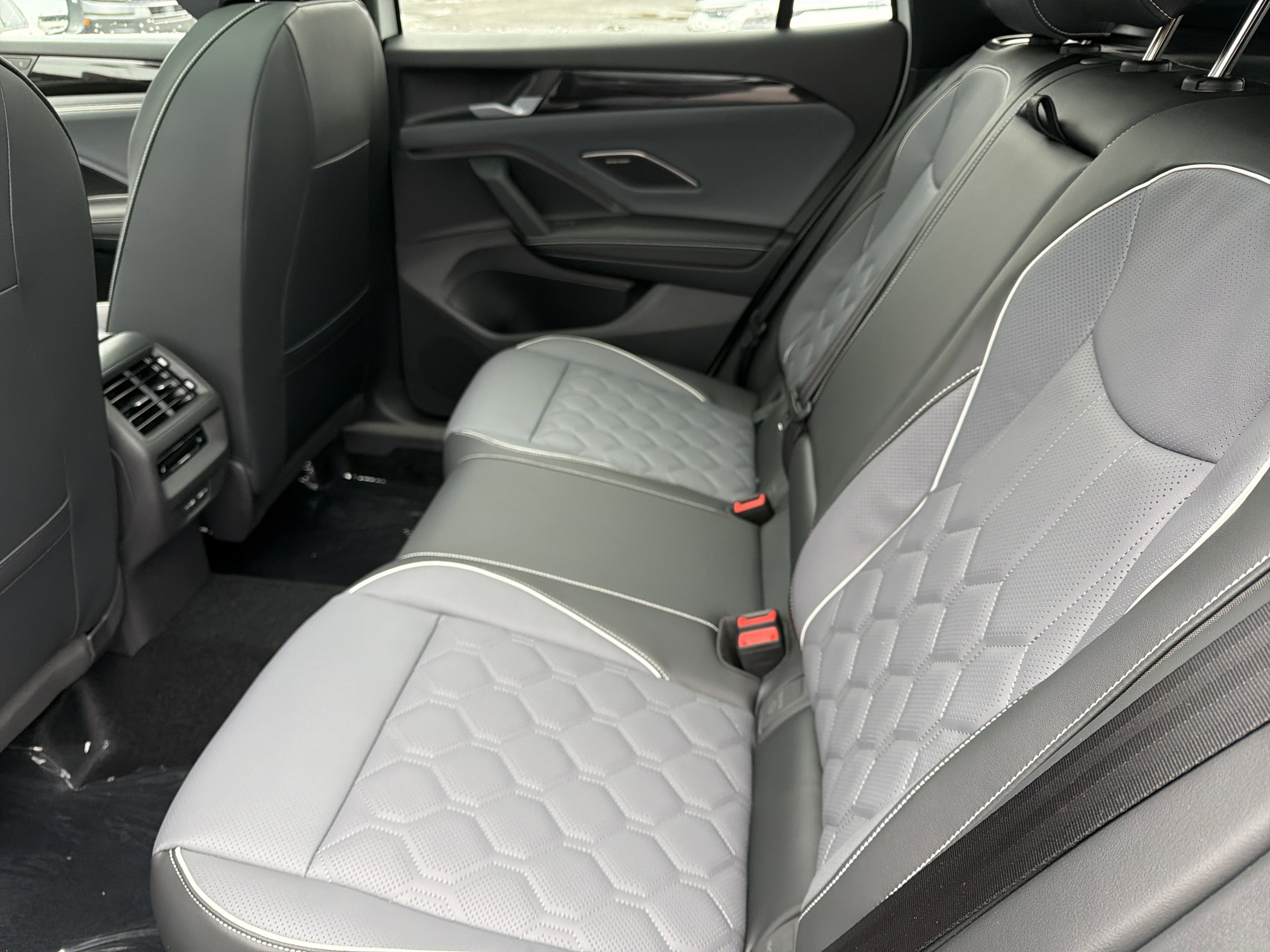 2026 Volkswagen Tiguan 2.0T SEL R-Line Turbo 4MOTION