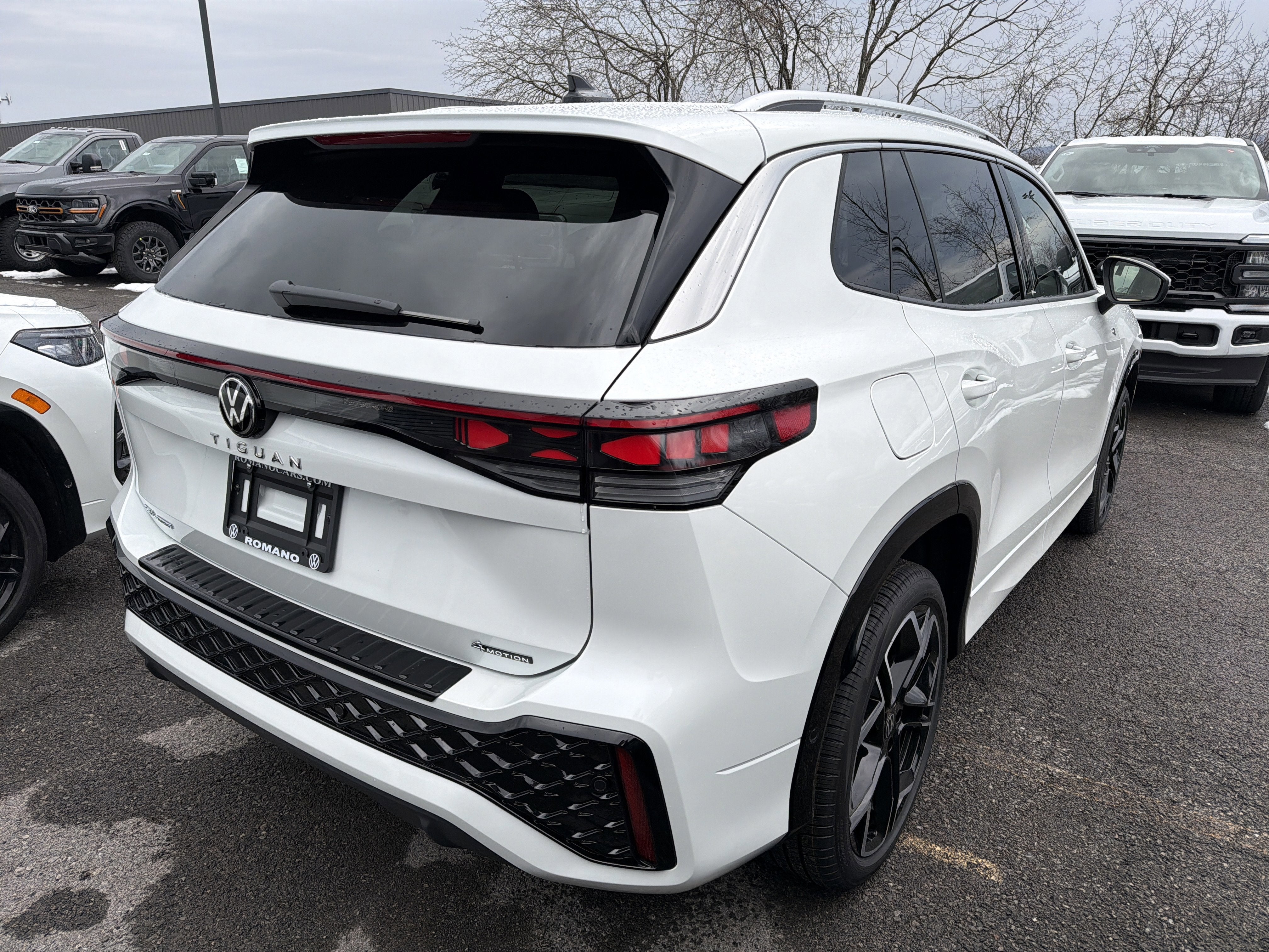 2026 Volkswagen Tiguan 2.0T SEL R-Line Turbo 4MOTION