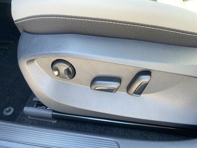 2025 Volkswagen Taos SE 4MOTION