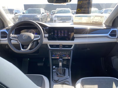 2025 Volkswagen Taos SE 4MOTION