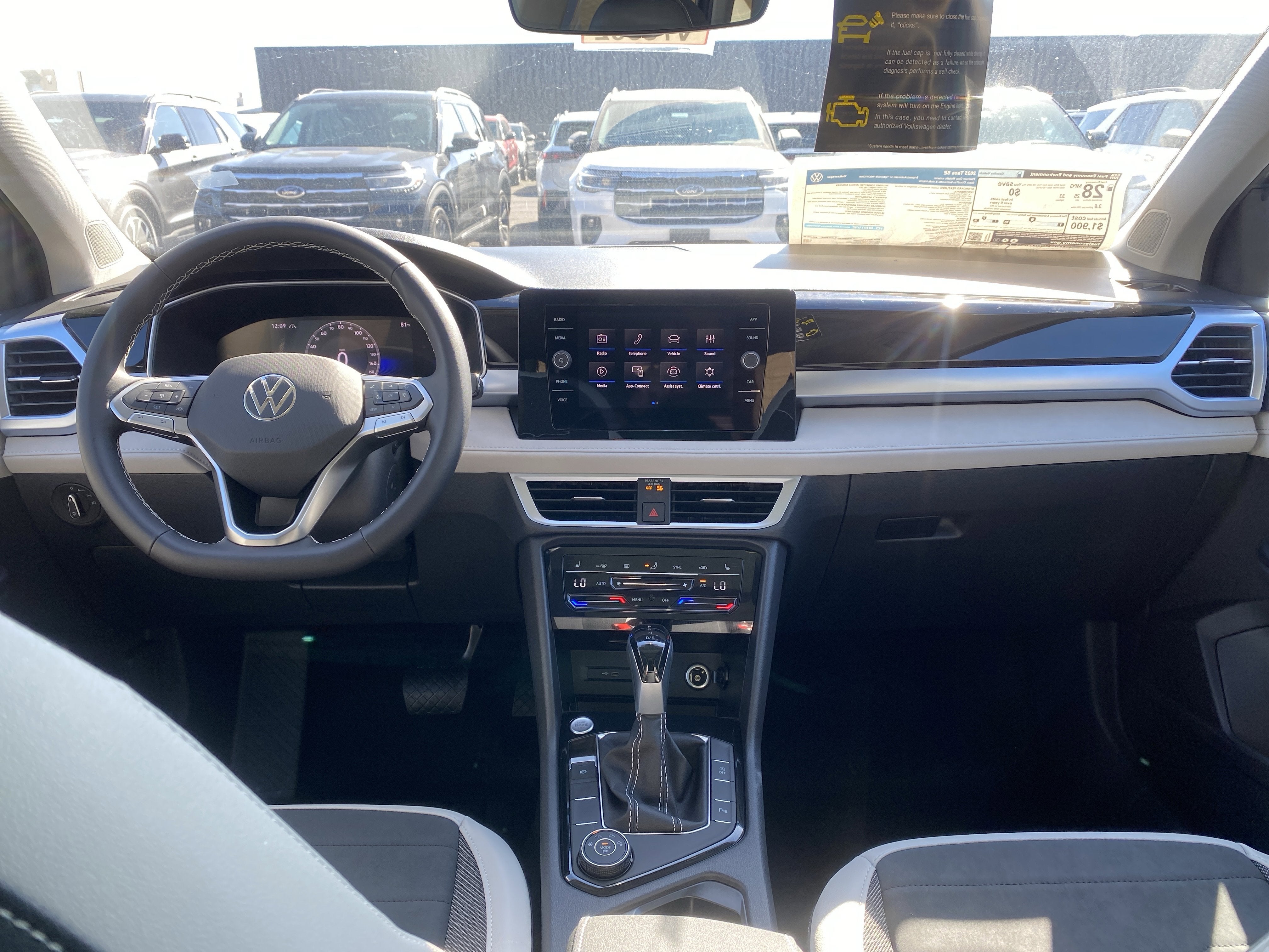 2025 Volkswagen Taos SE 4MOTION