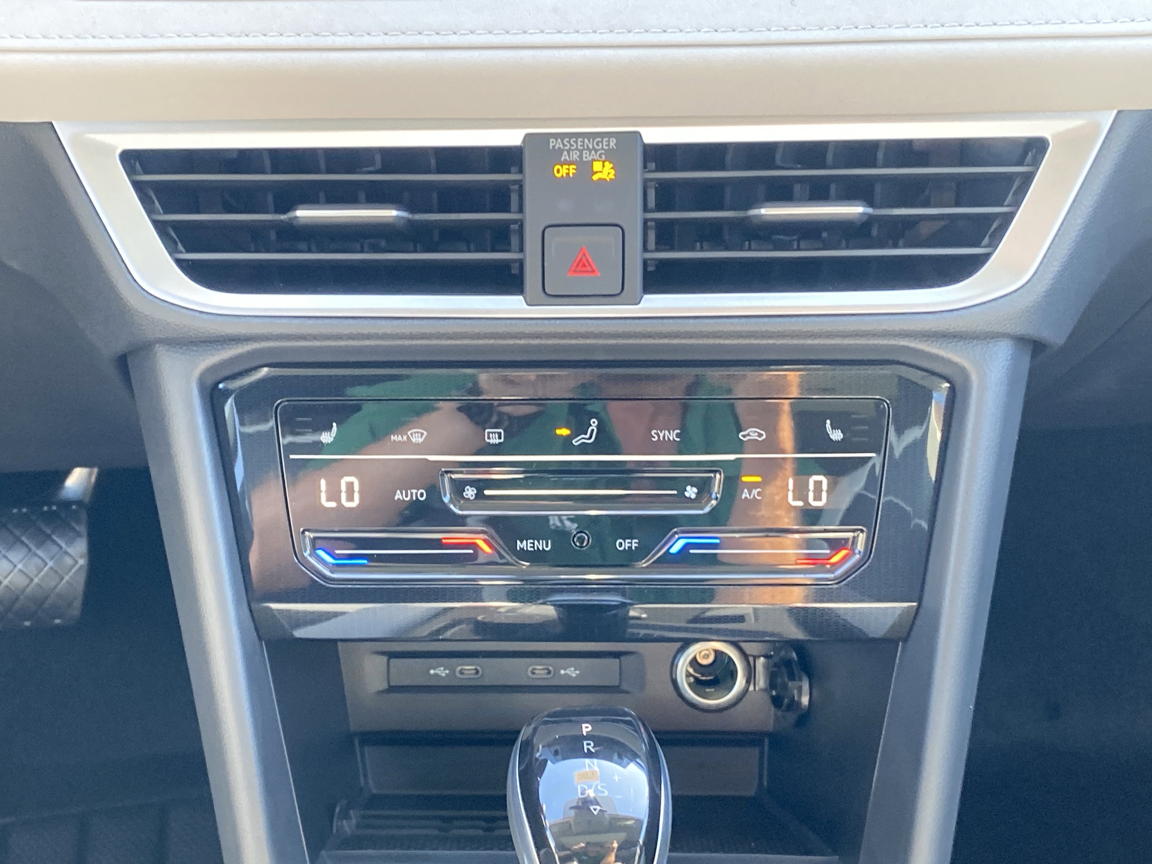 2025 Volkswagen Taos SE 4MOTION