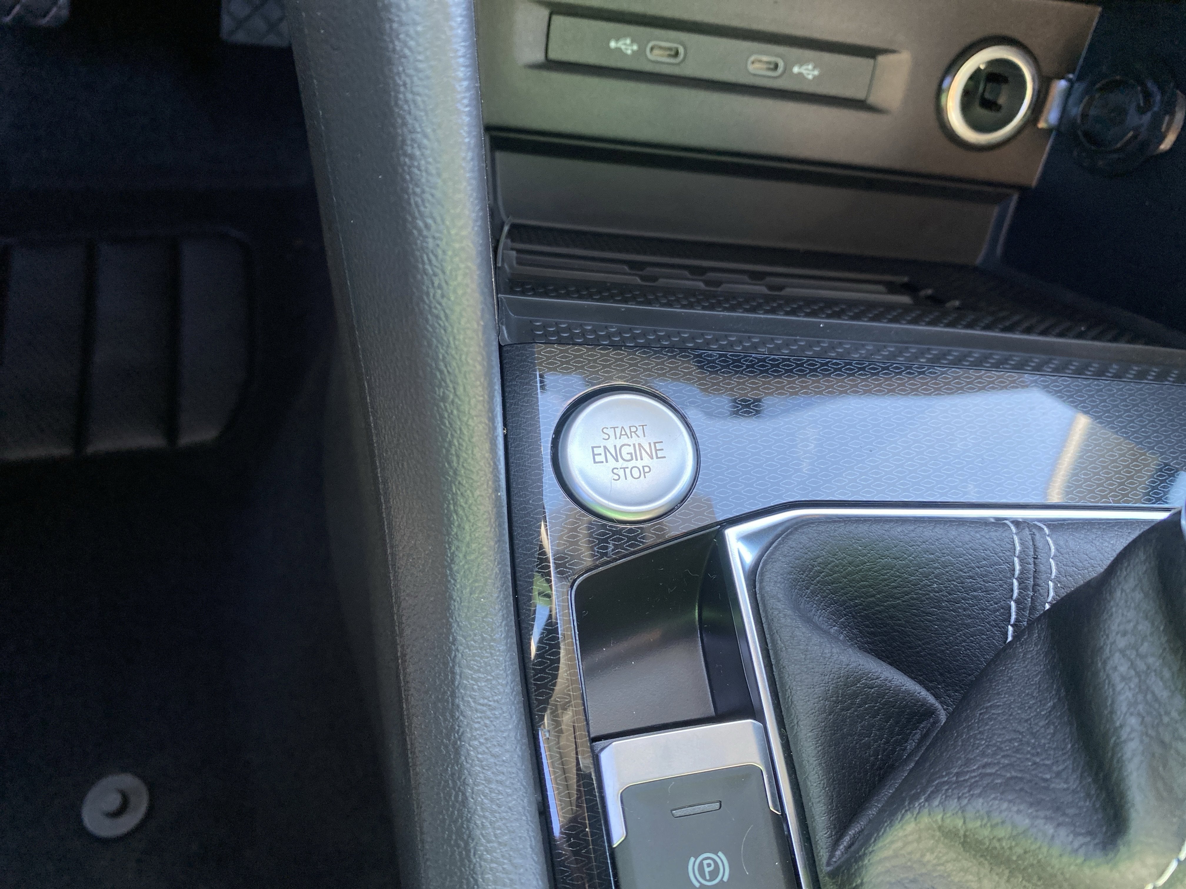 2025 Volkswagen Taos SE 4MOTION