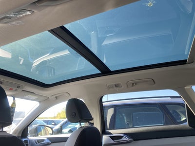 2025 Volkswagen Taos SE 4MOTION