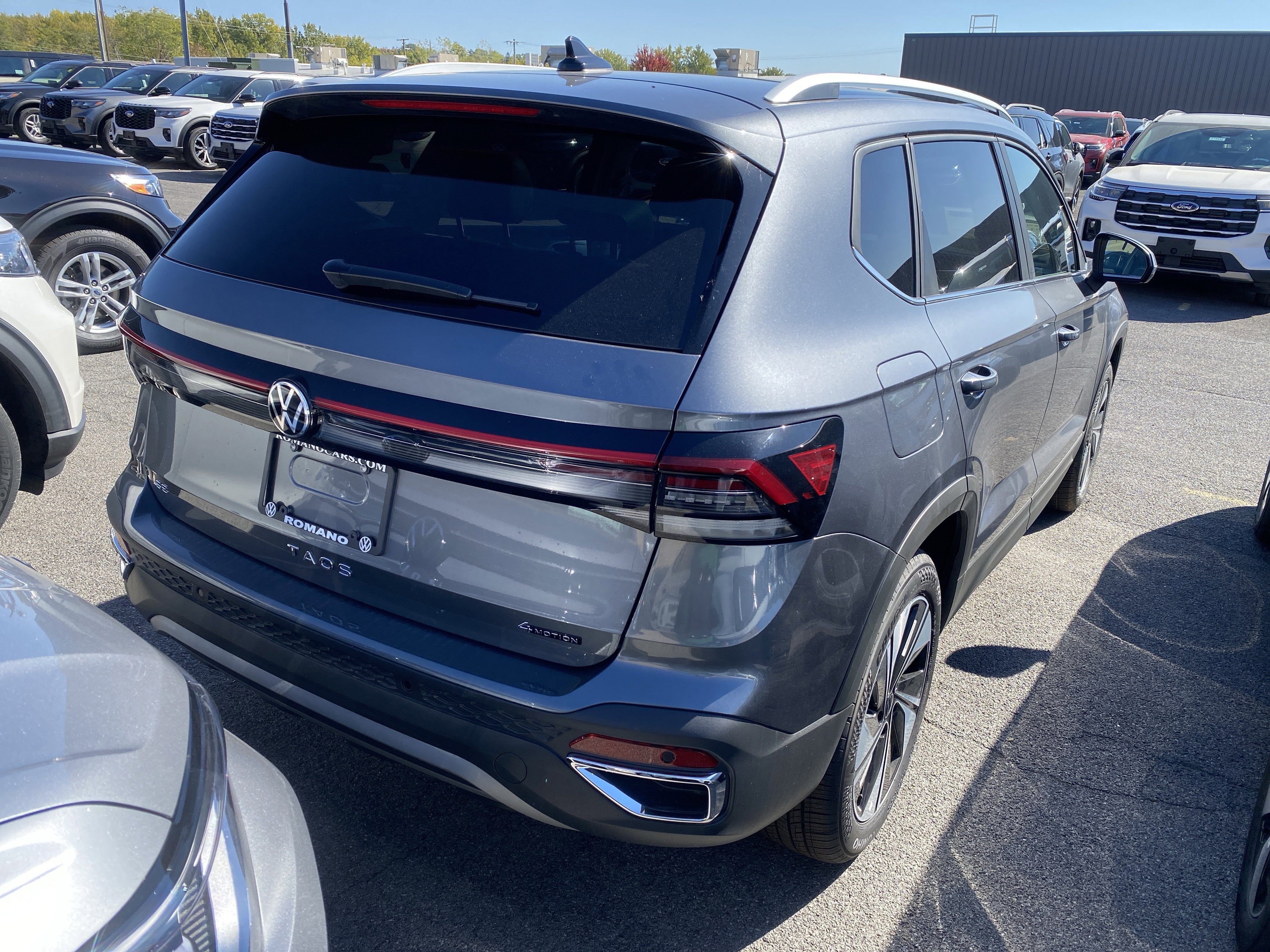 2025 Volkswagen Taos SE 4MOTION