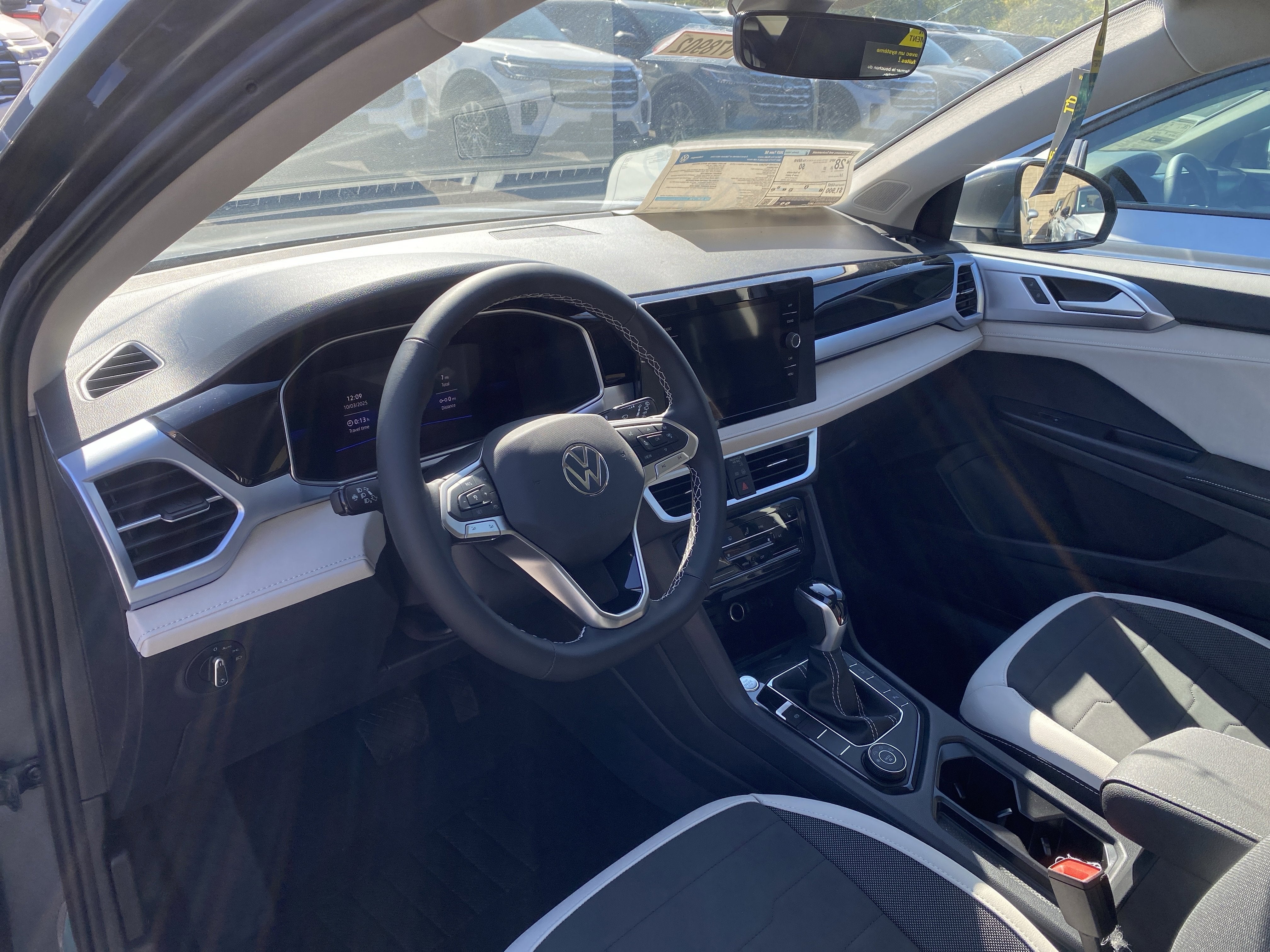 2025 Volkswagen Taos SE 4MOTION