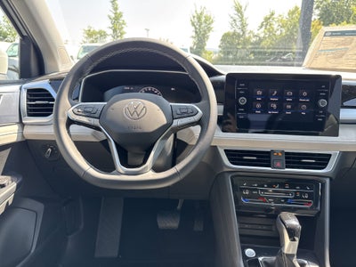 2025 Volkswagen Taos SE 4MOTION