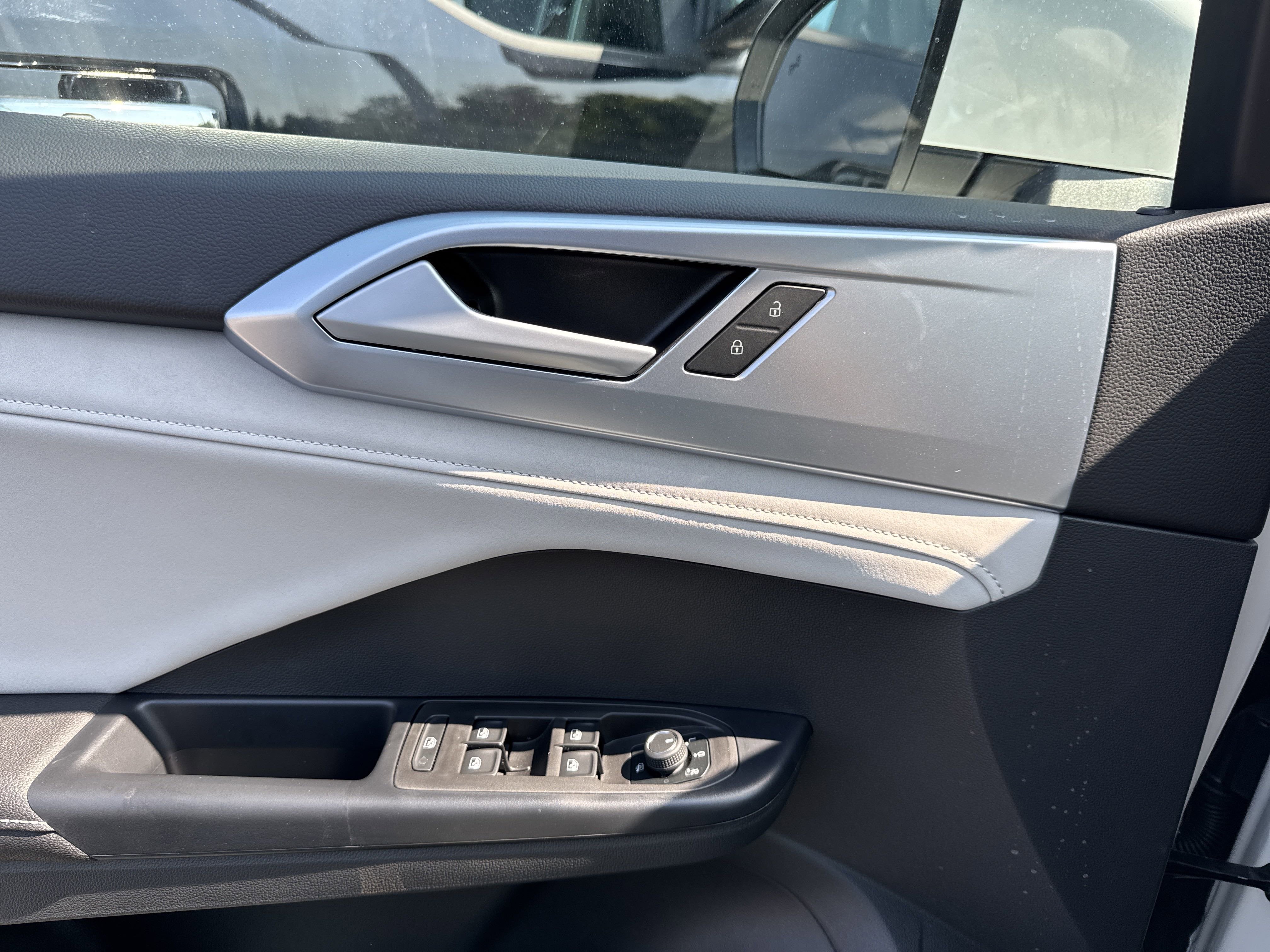 2025 Volkswagen Taos SE 4MOTION