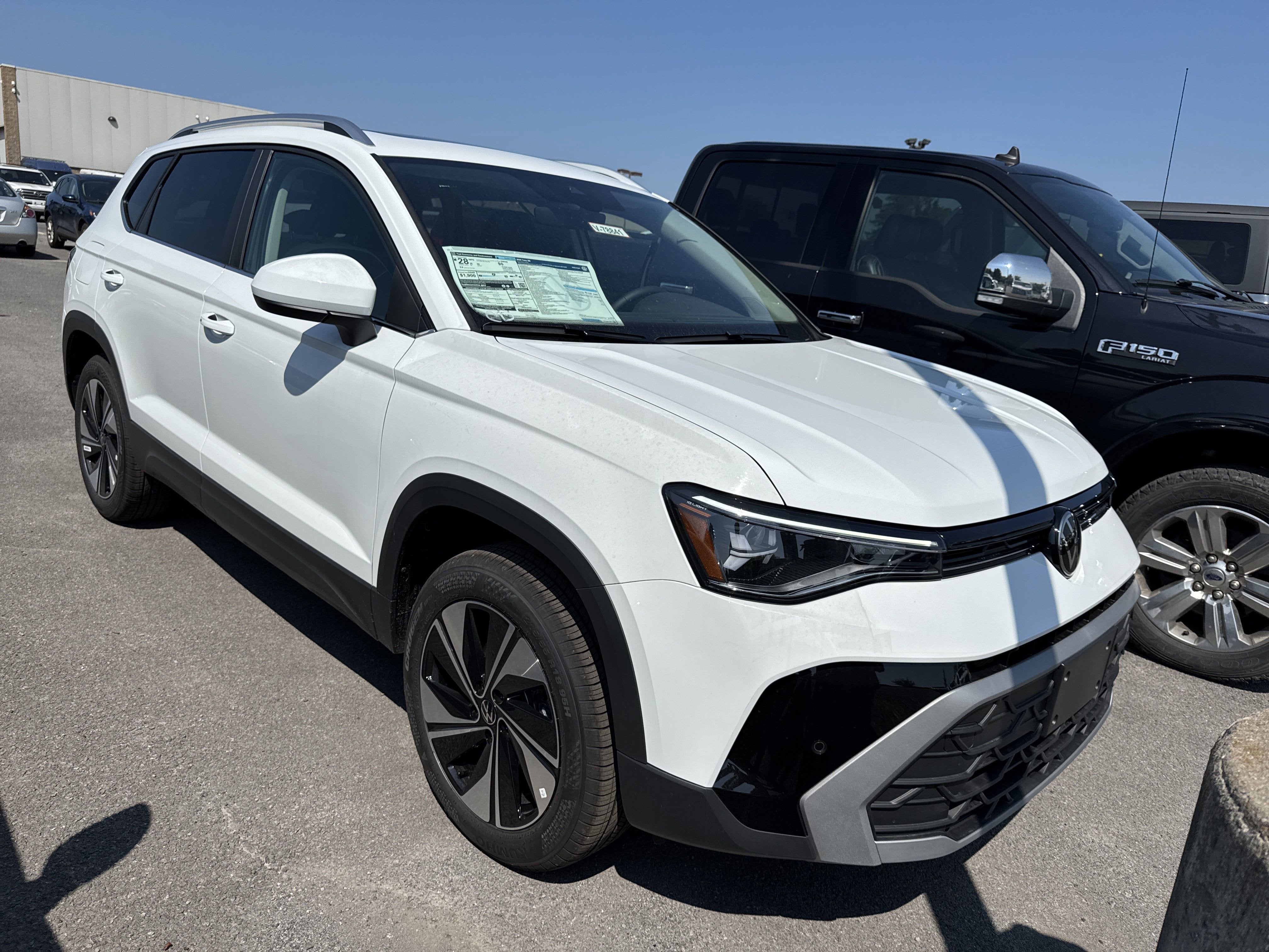 2025 Volkswagen Taos SE 4MOTION
