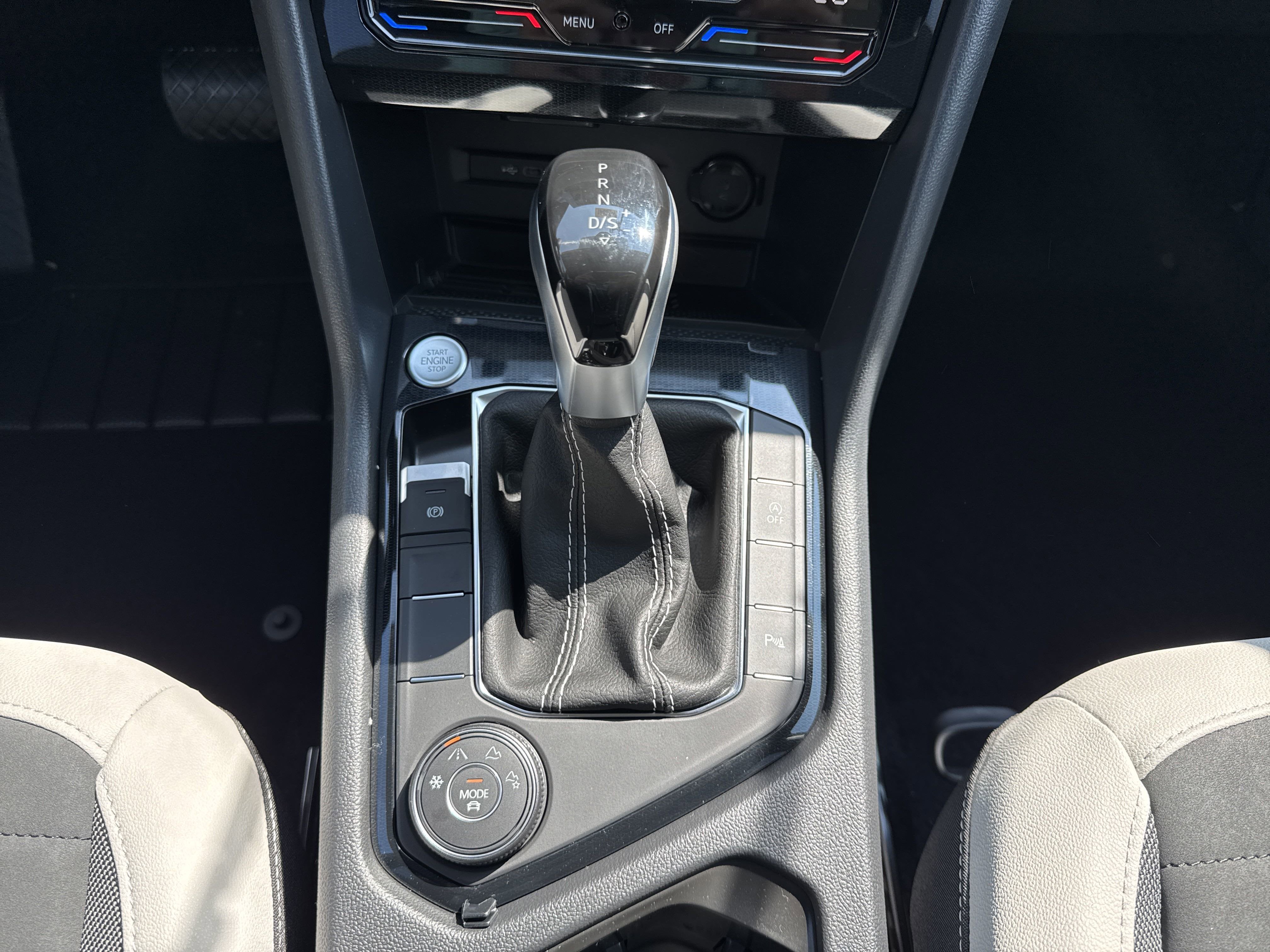 2025 Volkswagen Taos SE 4MOTION