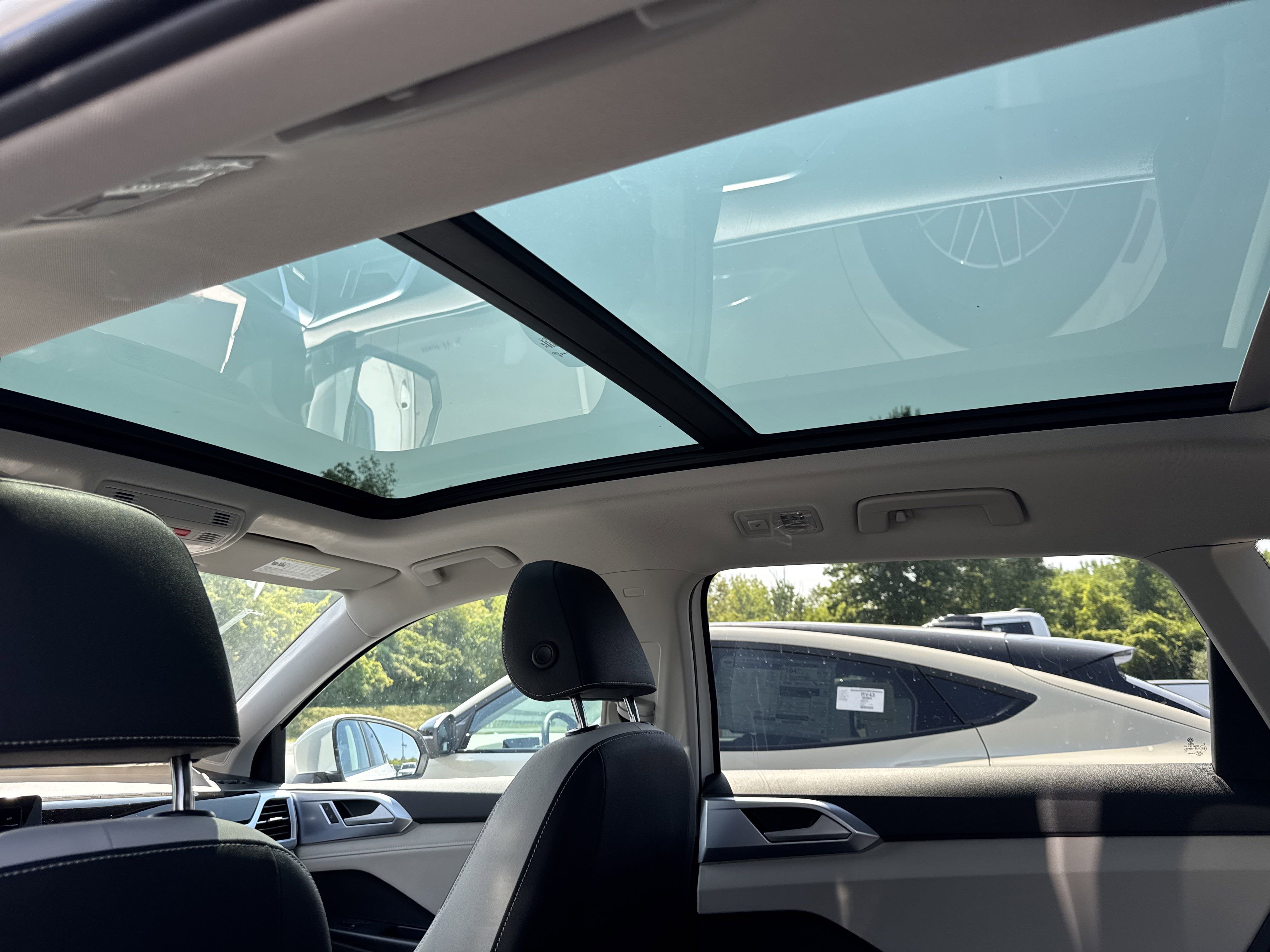 2025 Volkswagen Taos SE 4MOTION