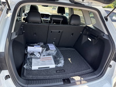 2025 Volkswagen Taos SE 4MOTION