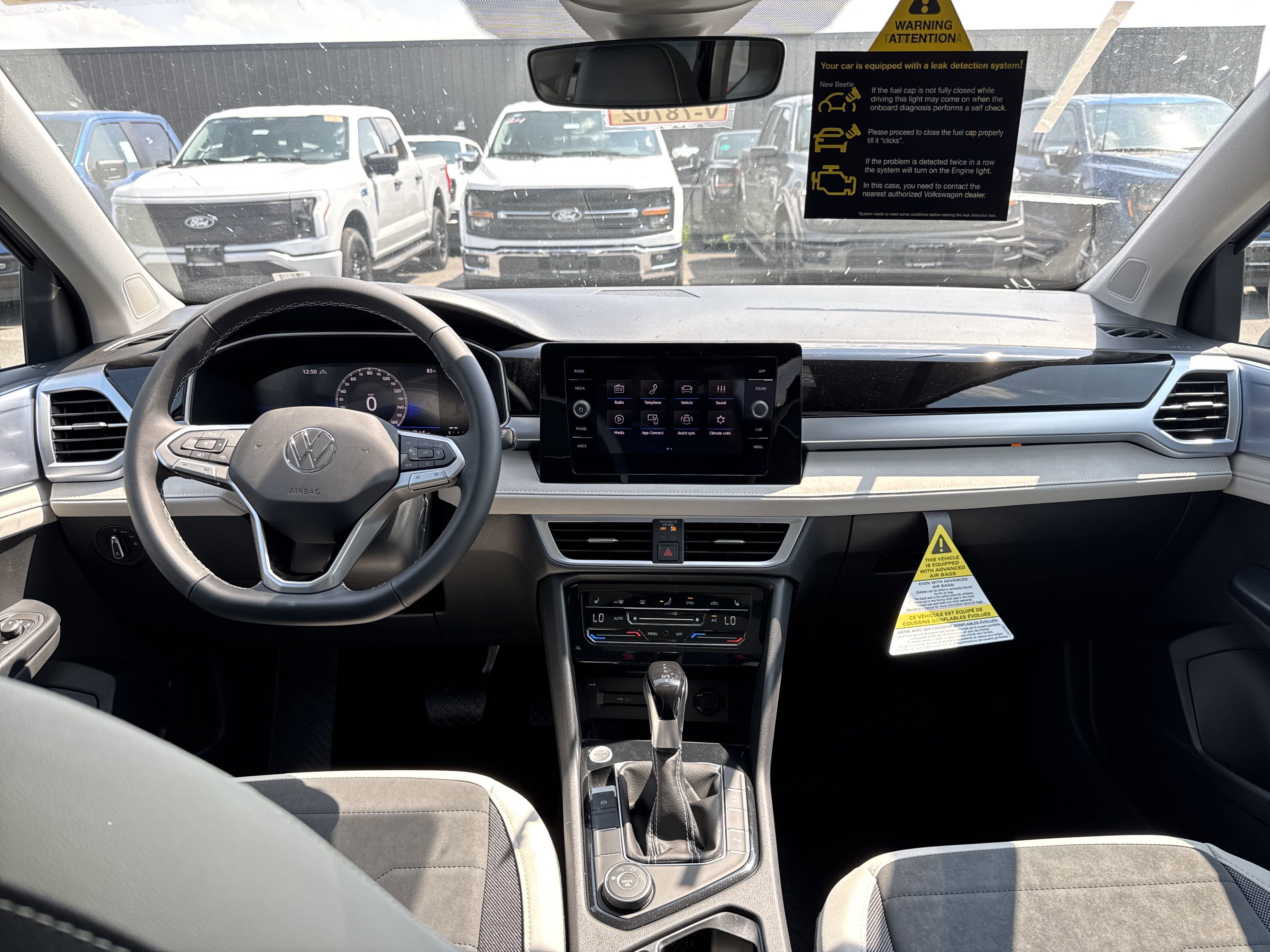 2025 Volkswagen Taos SE 4MOTION