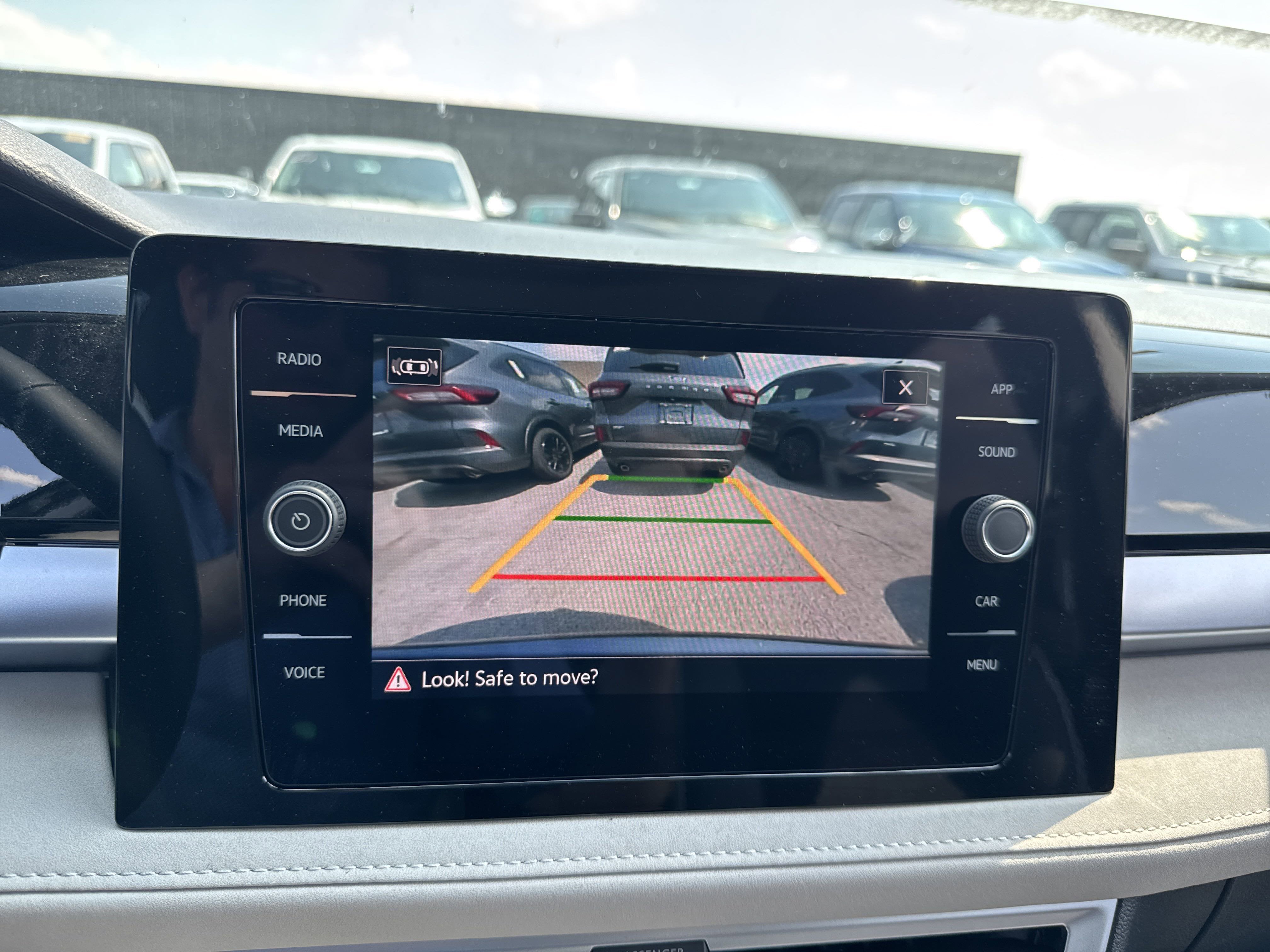 2025 Volkswagen Taos SE 4MOTION