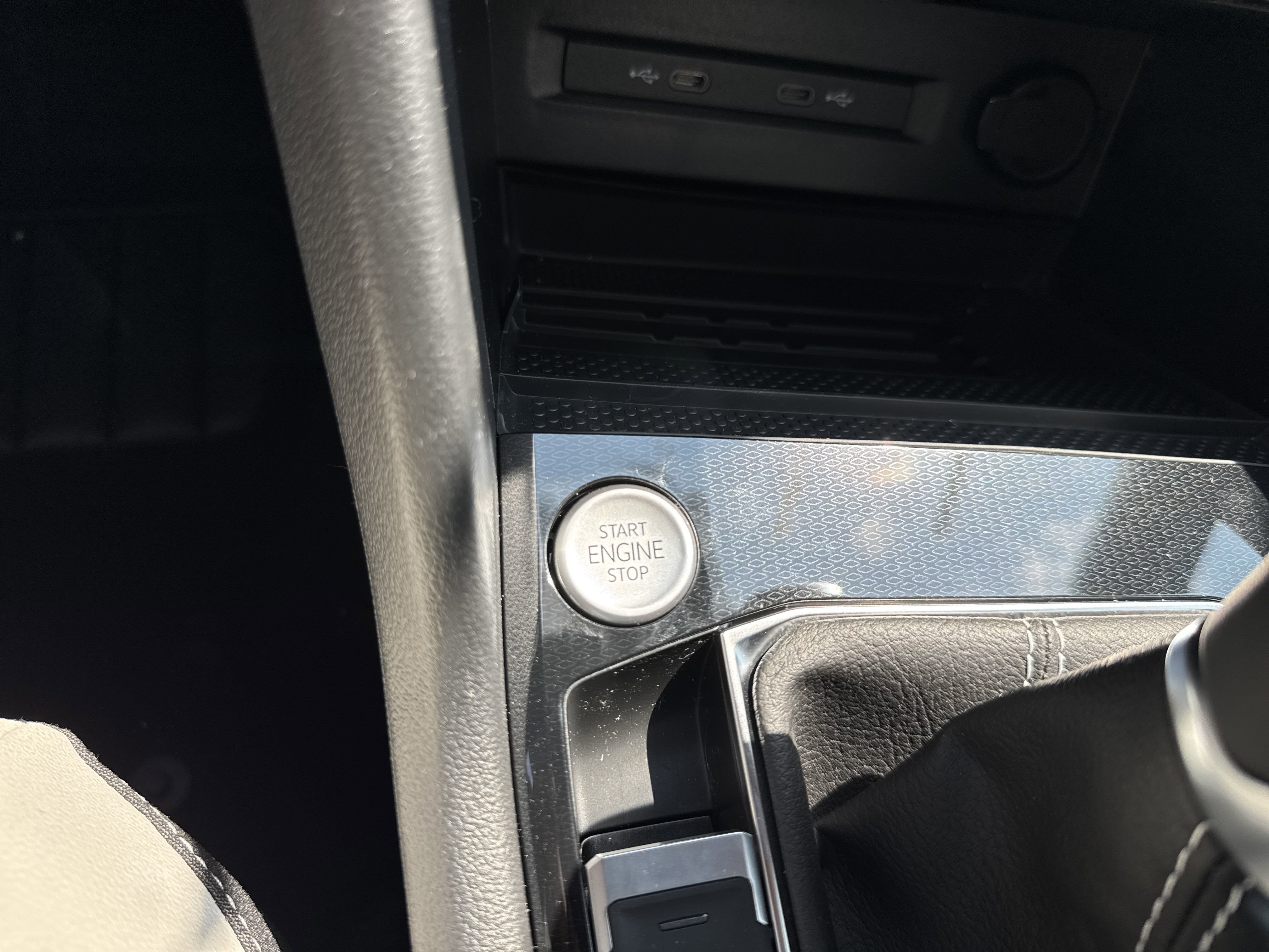 2025 Volkswagen Taos SE 4MOTION