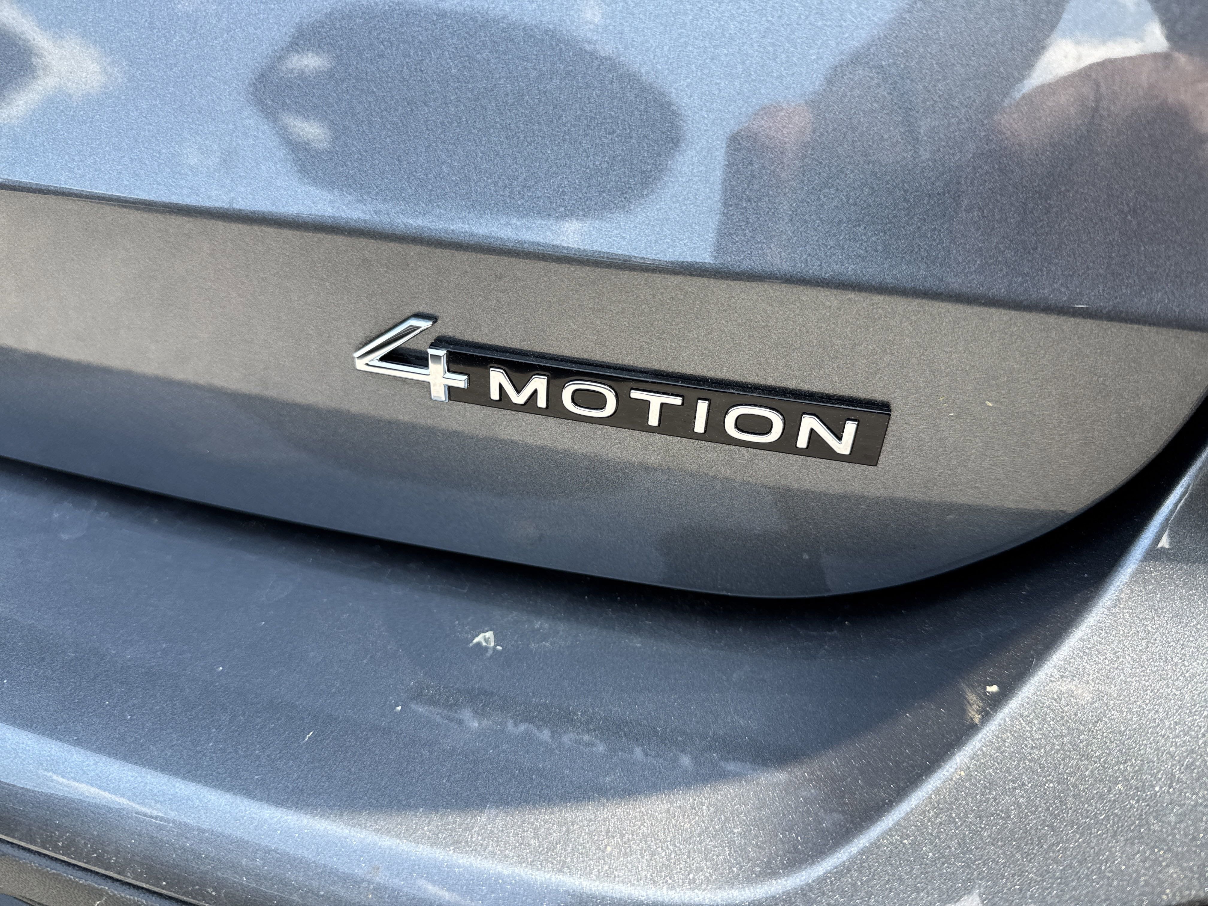 2025 Volkswagen Taos SE 4MOTION