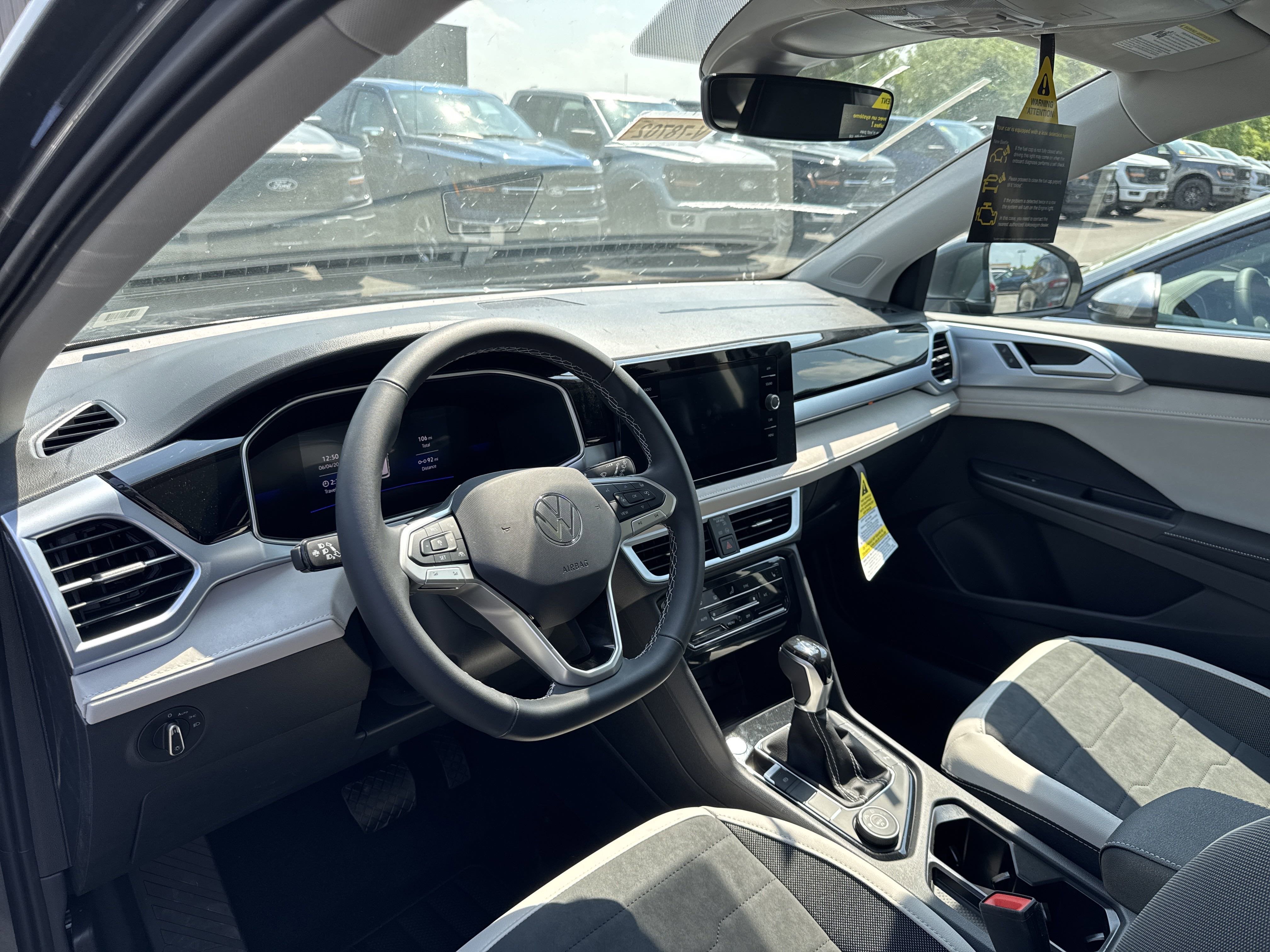 2025 Volkswagen Taos SE 4MOTION