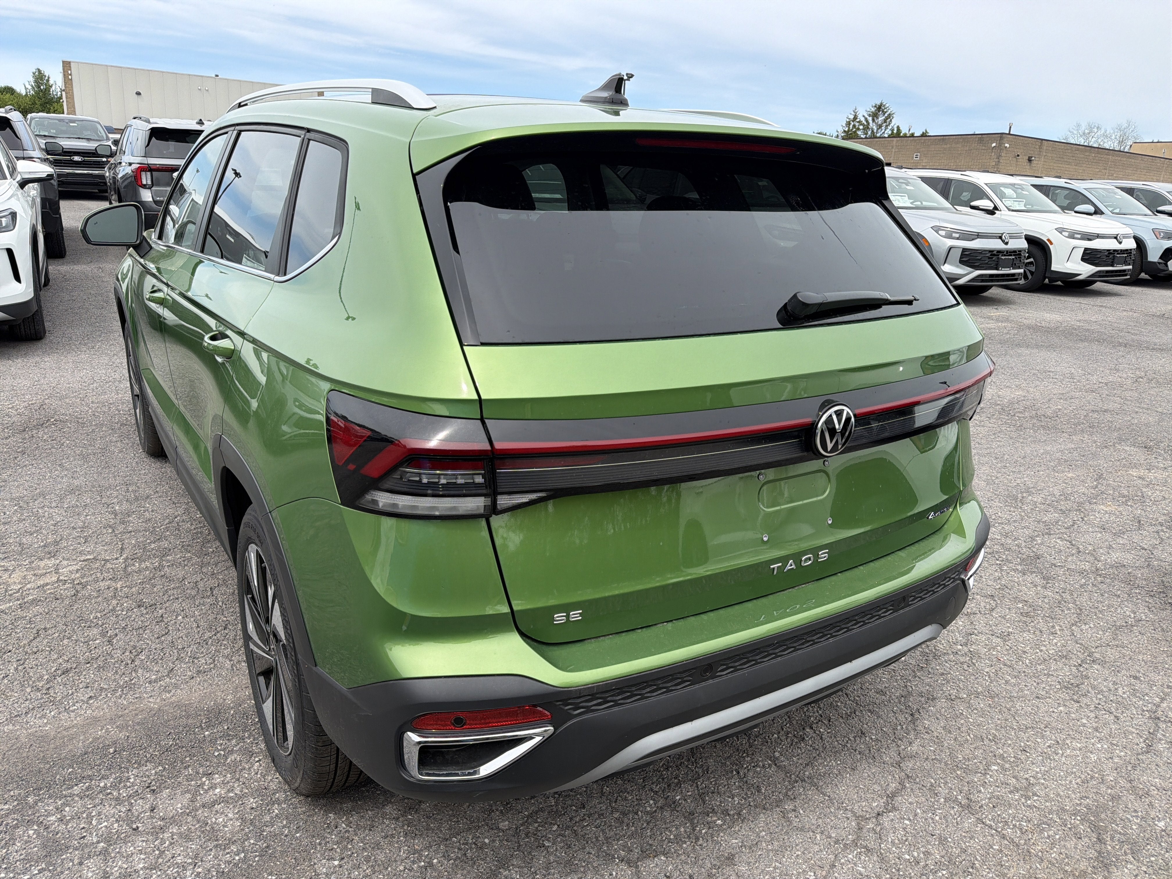 2026 Volkswagen Taos SE 4MOTION