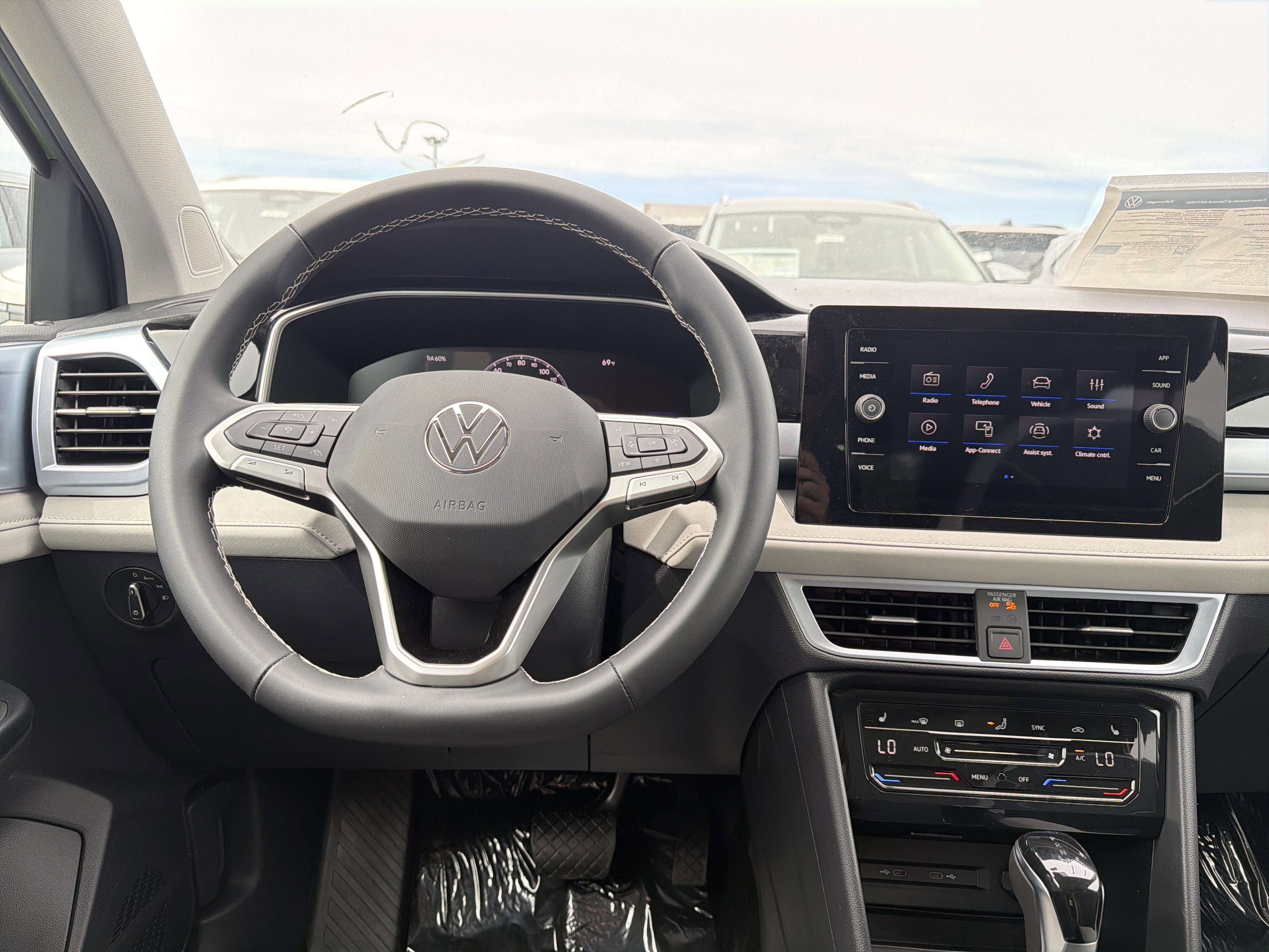 2026 Volkswagen Taos SE 4MOTION