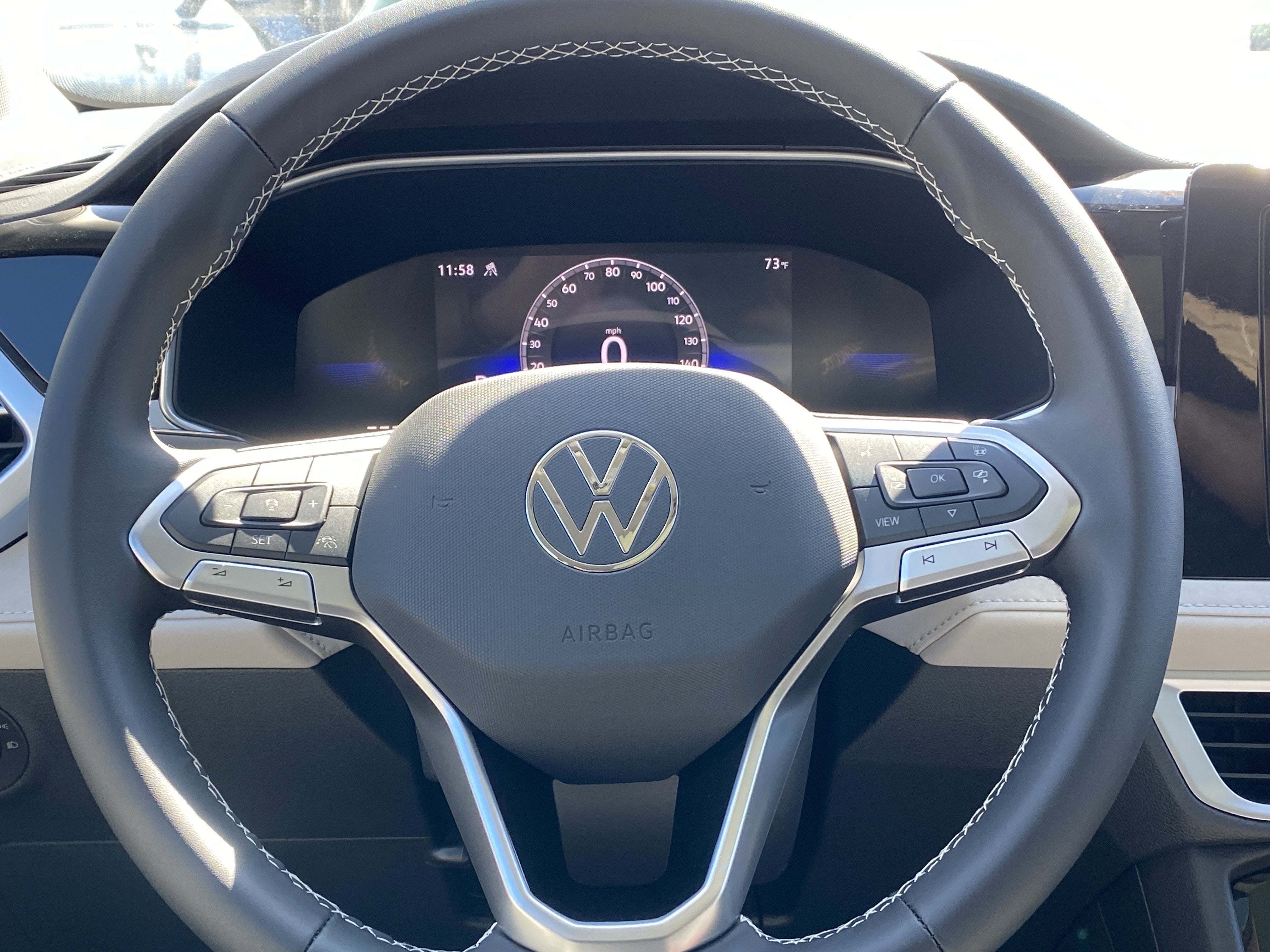 2025 Volkswagen Taos SE 4MOTION