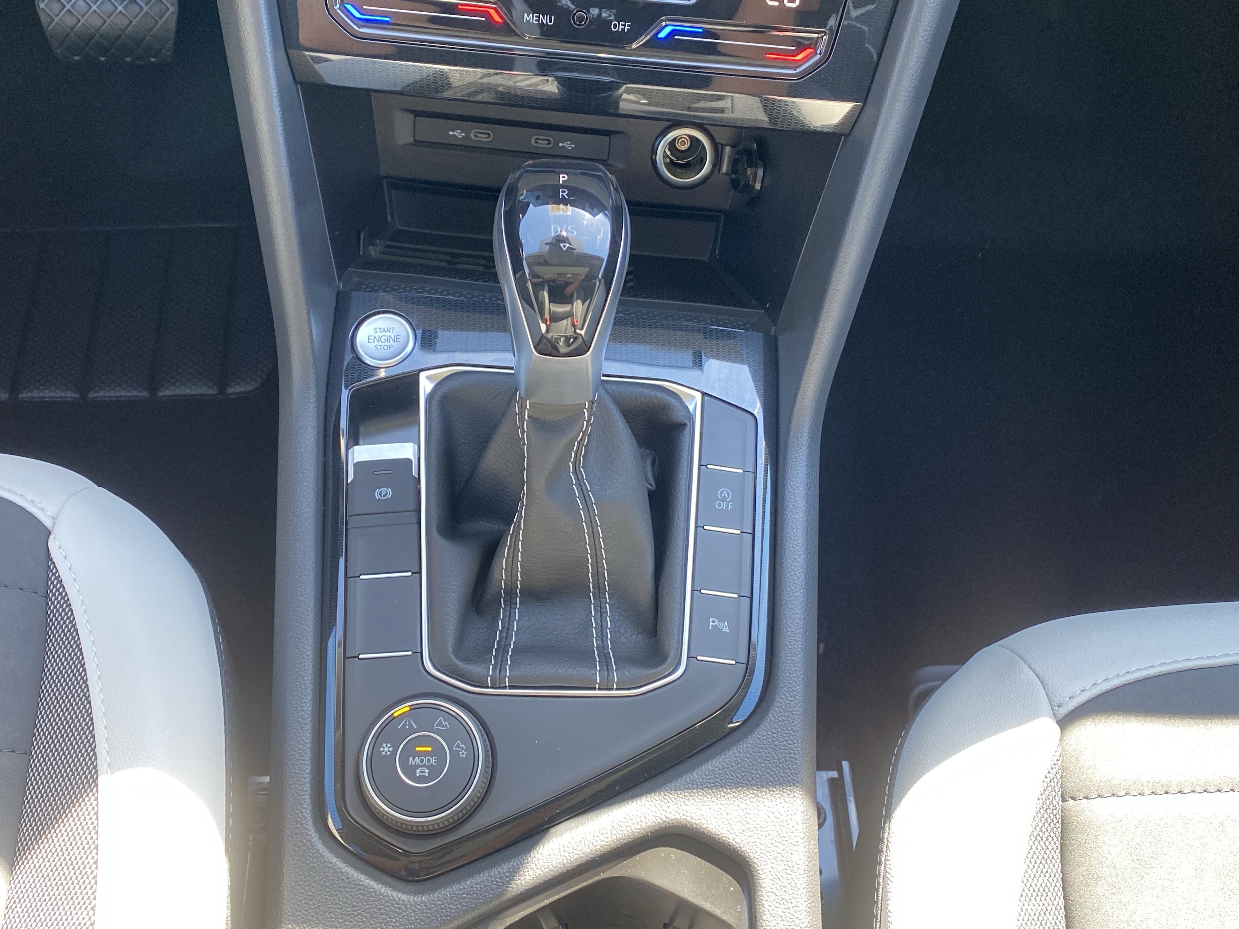 2025 Volkswagen Taos SE 4MOTION