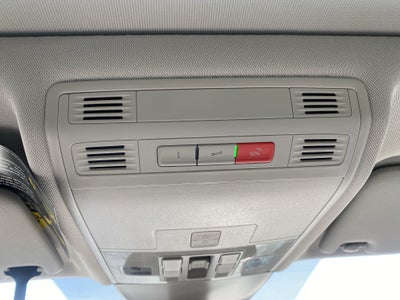 2025 Volkswagen Taos SE 4MOTION