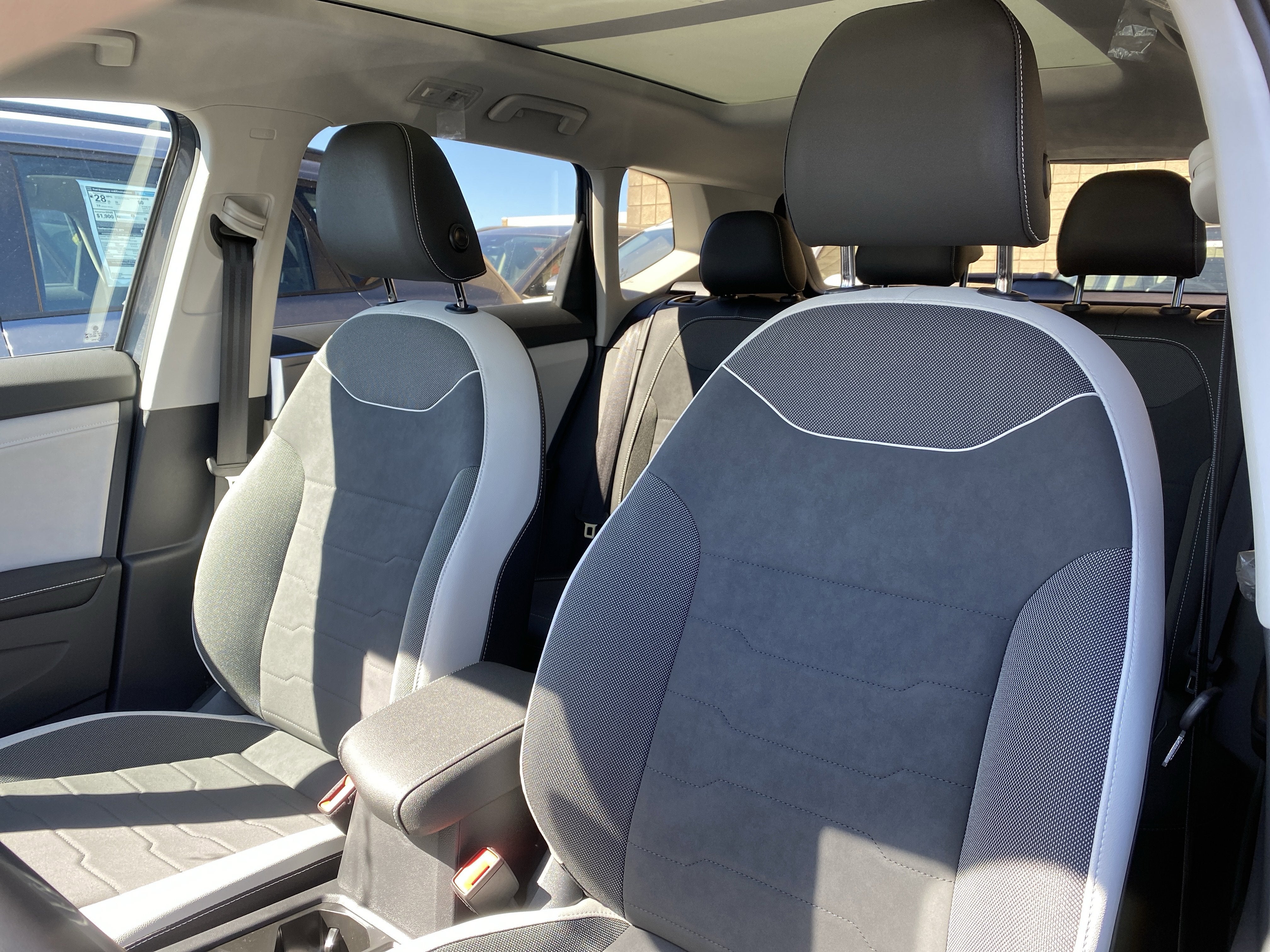 2025 Volkswagen Taos SE 4MOTION