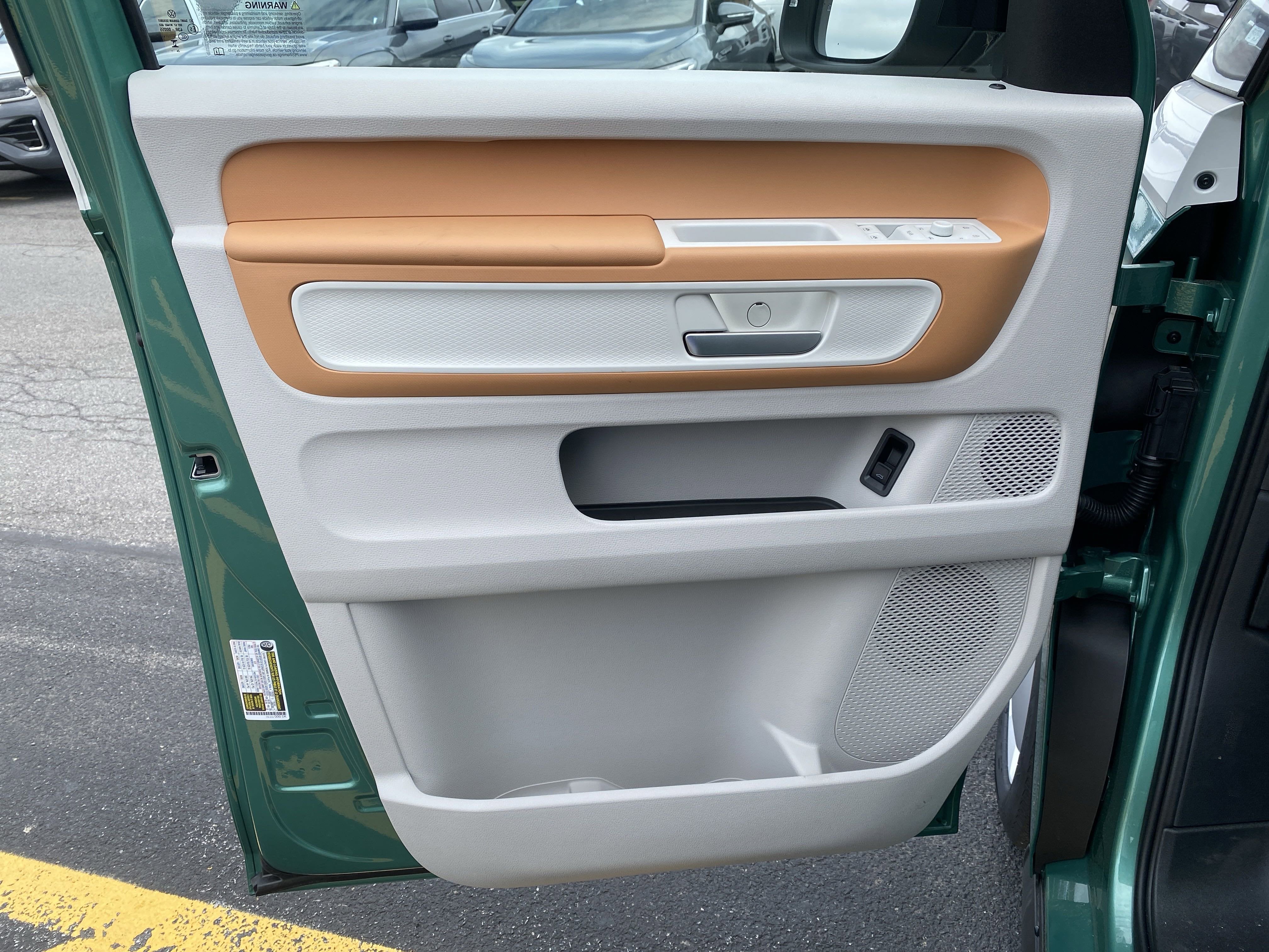 2025 Volkswagen ID. Buzz 1st Edition 4MOTION w/Two-Tone