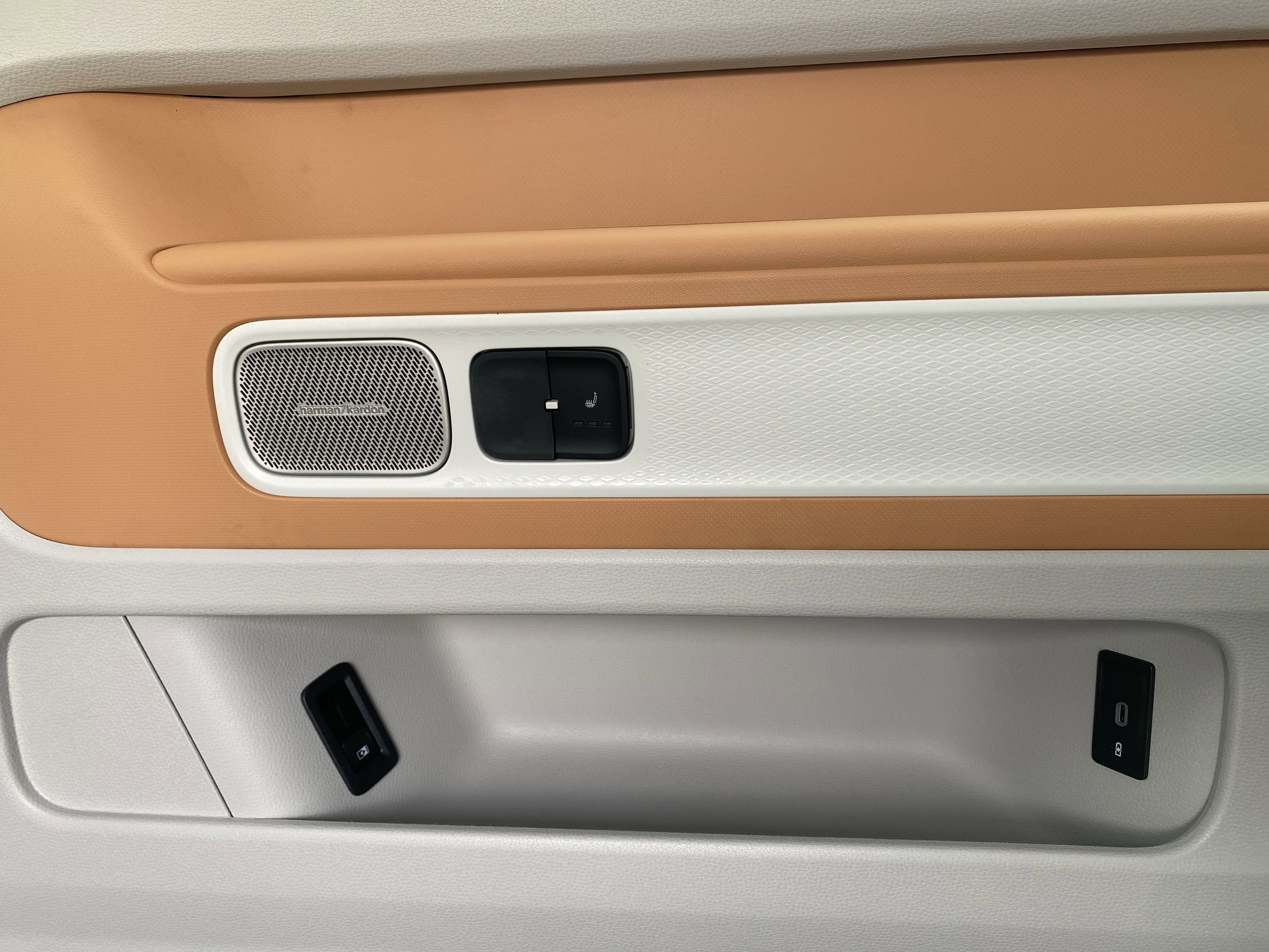 2025 Volkswagen ID. Buzz 1st Edition 4MOTION w/Two-Tone