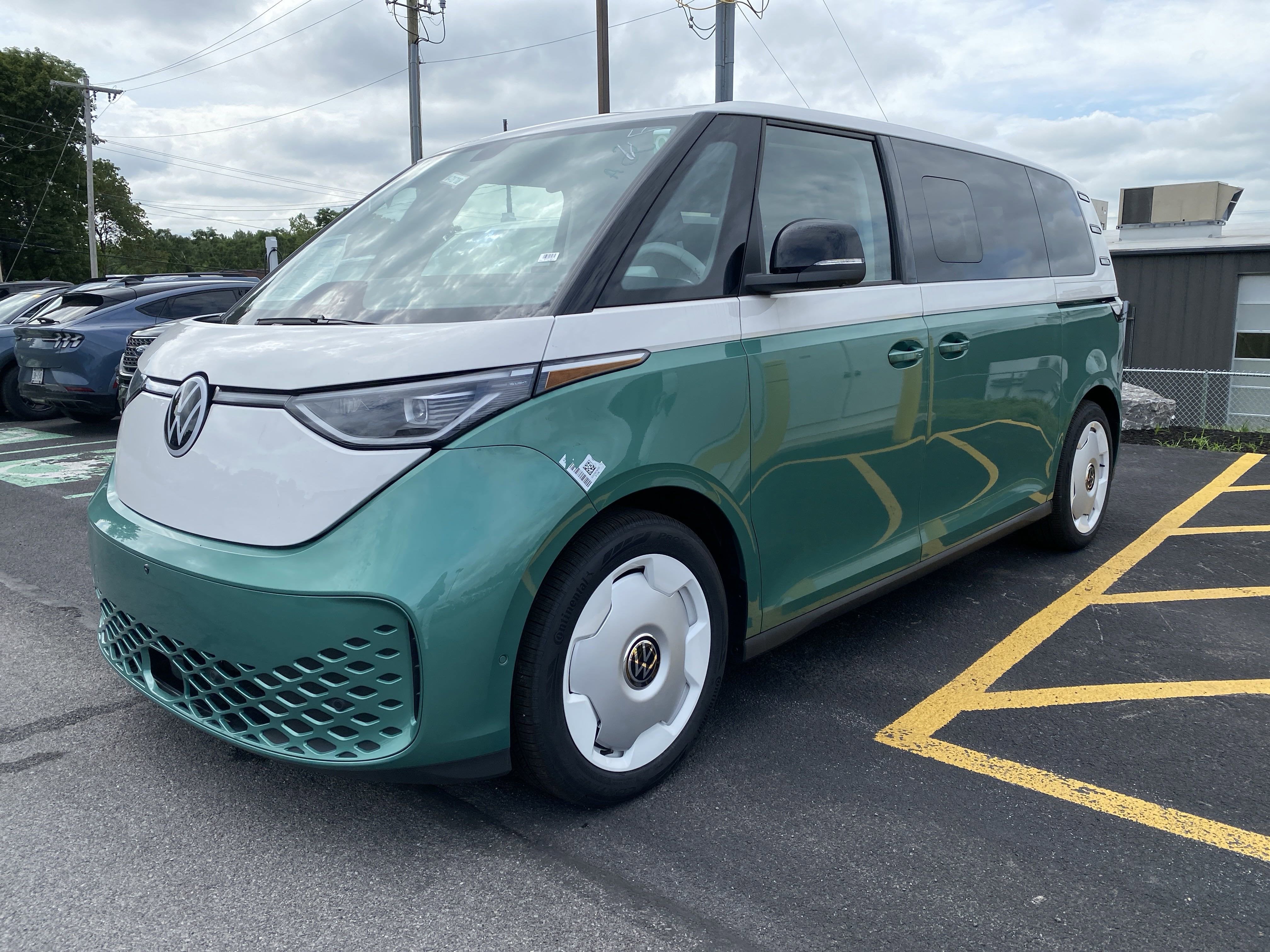 2025 Volkswagen ID. Buzz 1st Edition 4MOTION w/Two-Tone