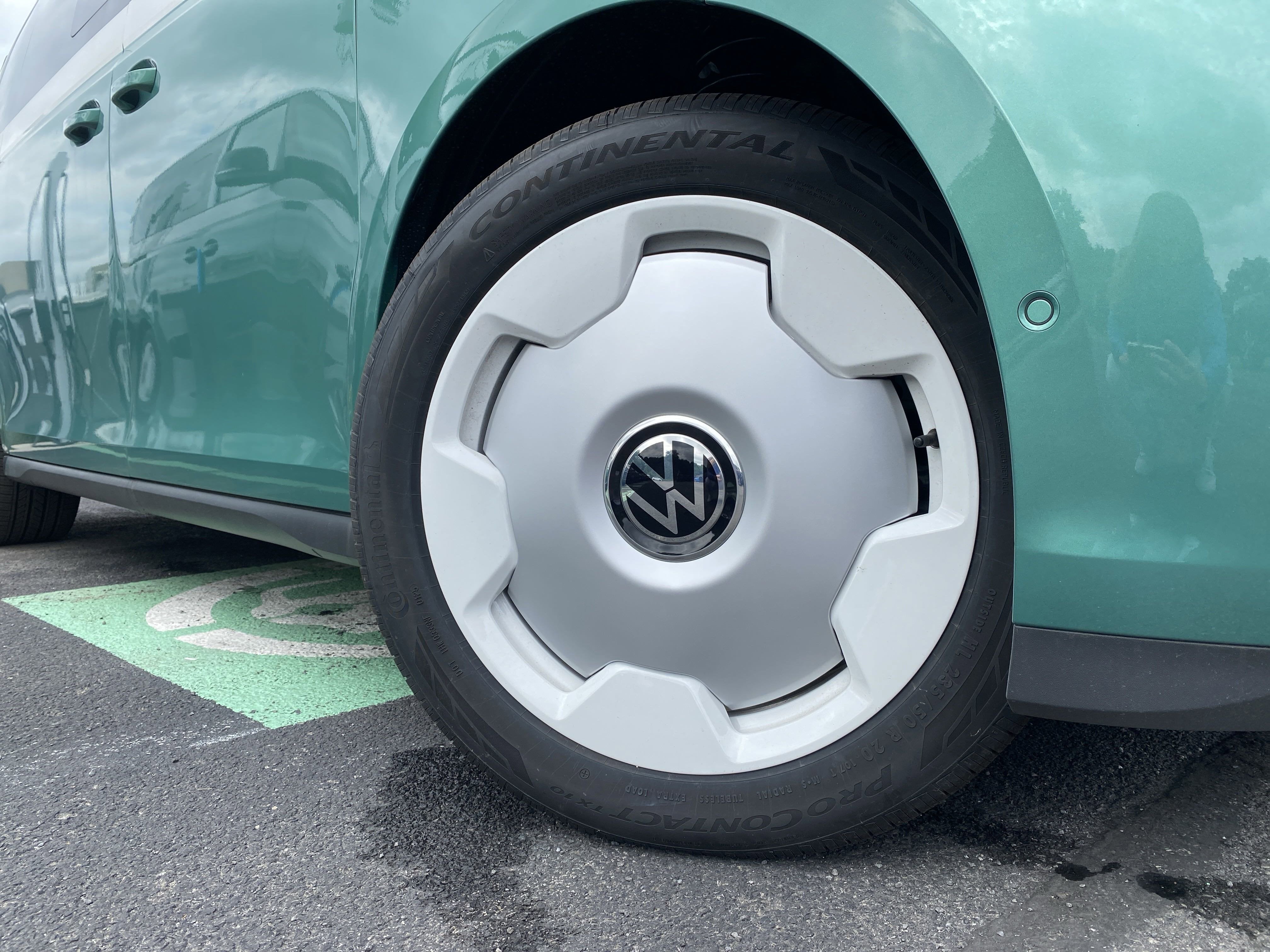 2025 Volkswagen ID. Buzz 1st Edition 4MOTION w/Two-Tone