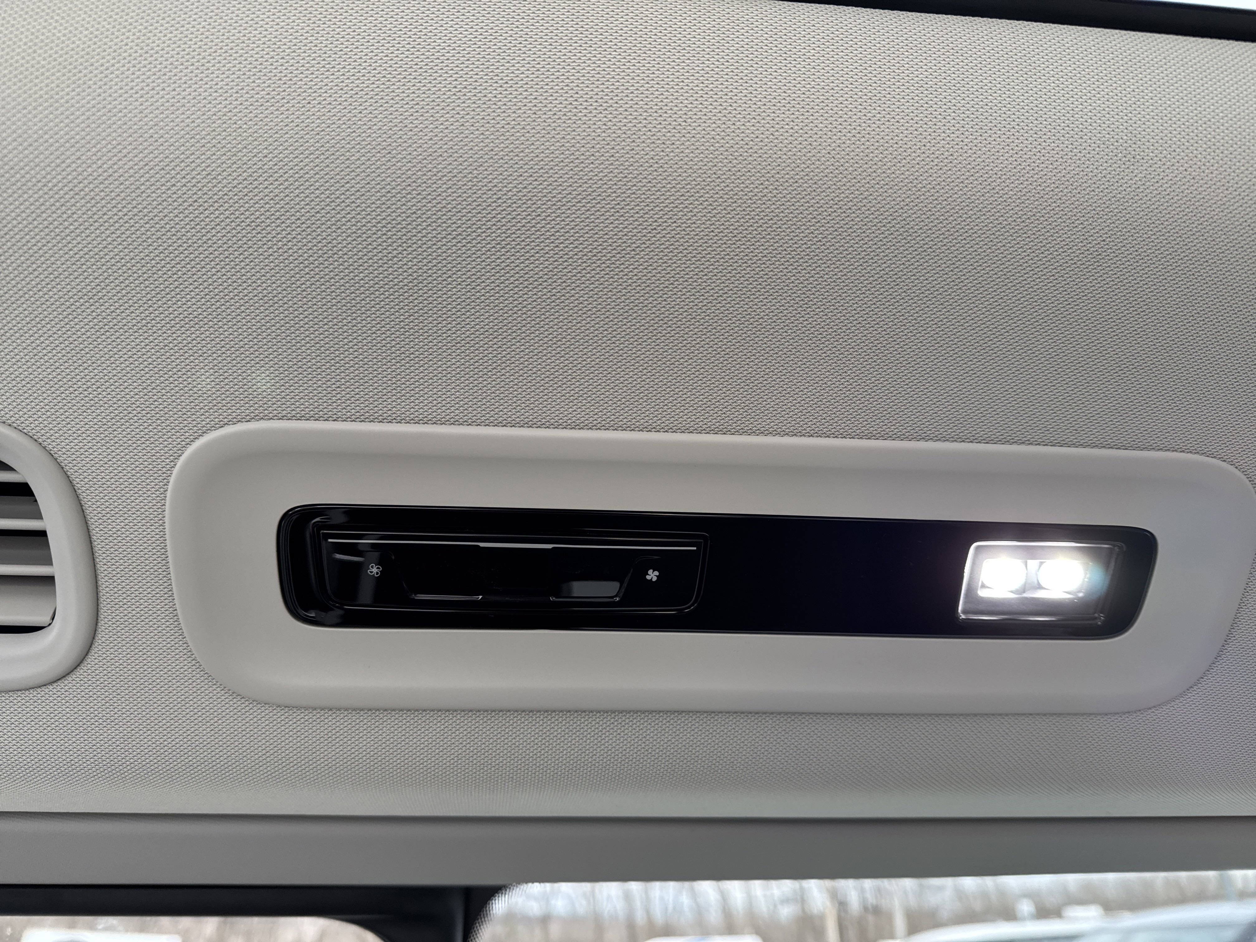 2025 Volkswagen ID. Buzz 1st Edition 4MOTION w/Two-Tone