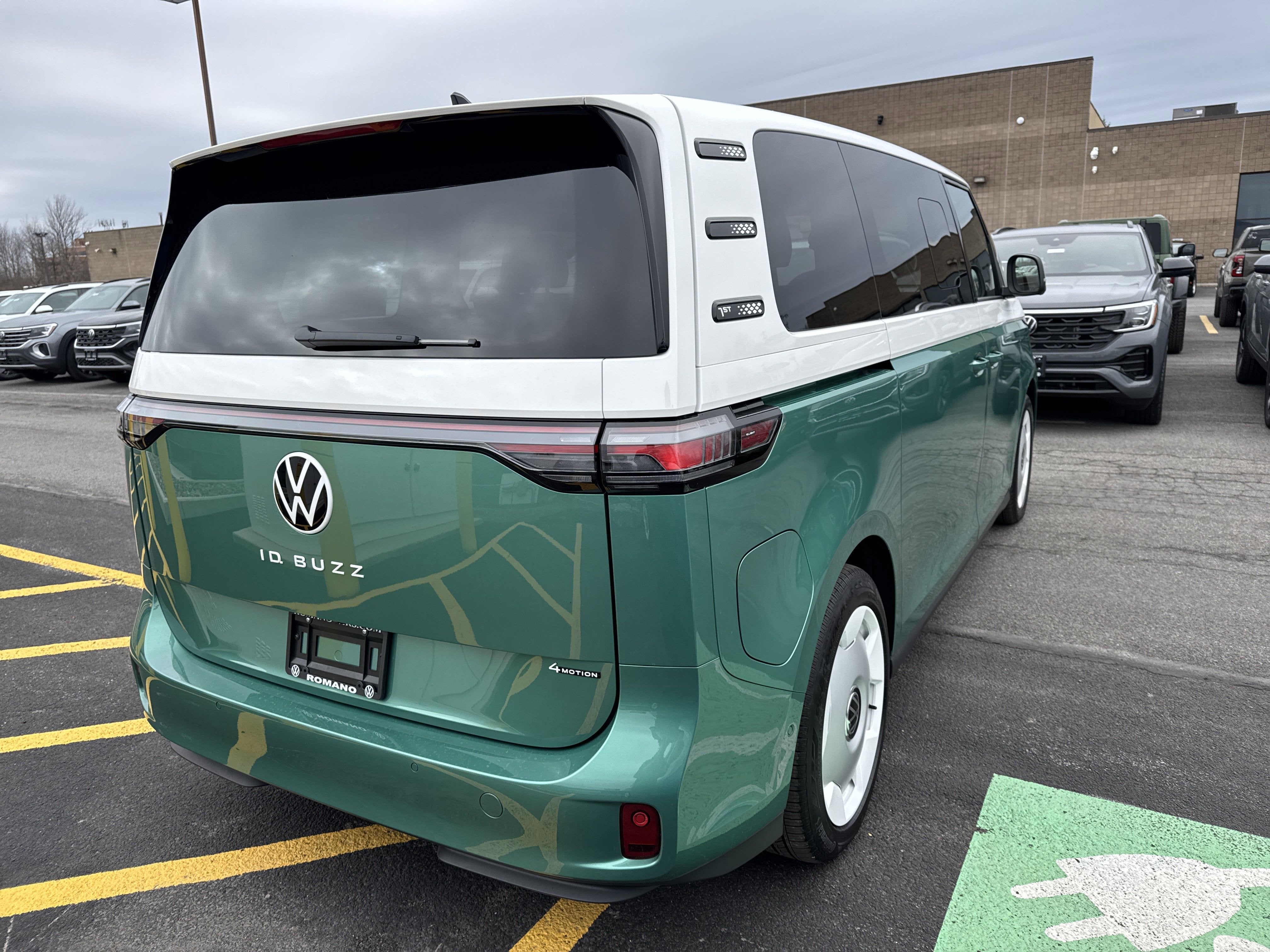 2025 Volkswagen ID. Buzz 1st Edition 4MOTION w/Two-Tone