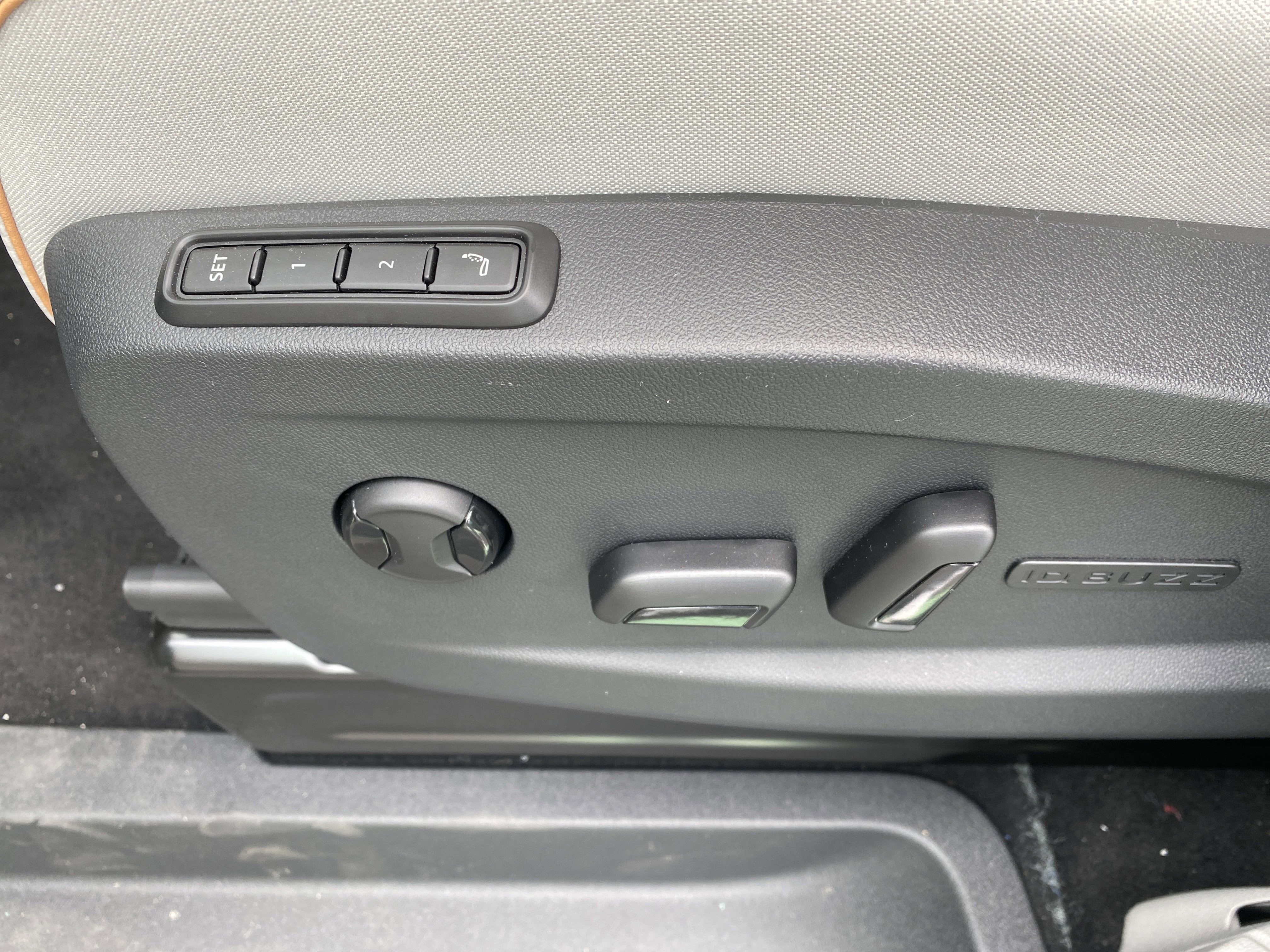 2025 Volkswagen ID. Buzz 1st Edition 4MOTION w/Two-Tone