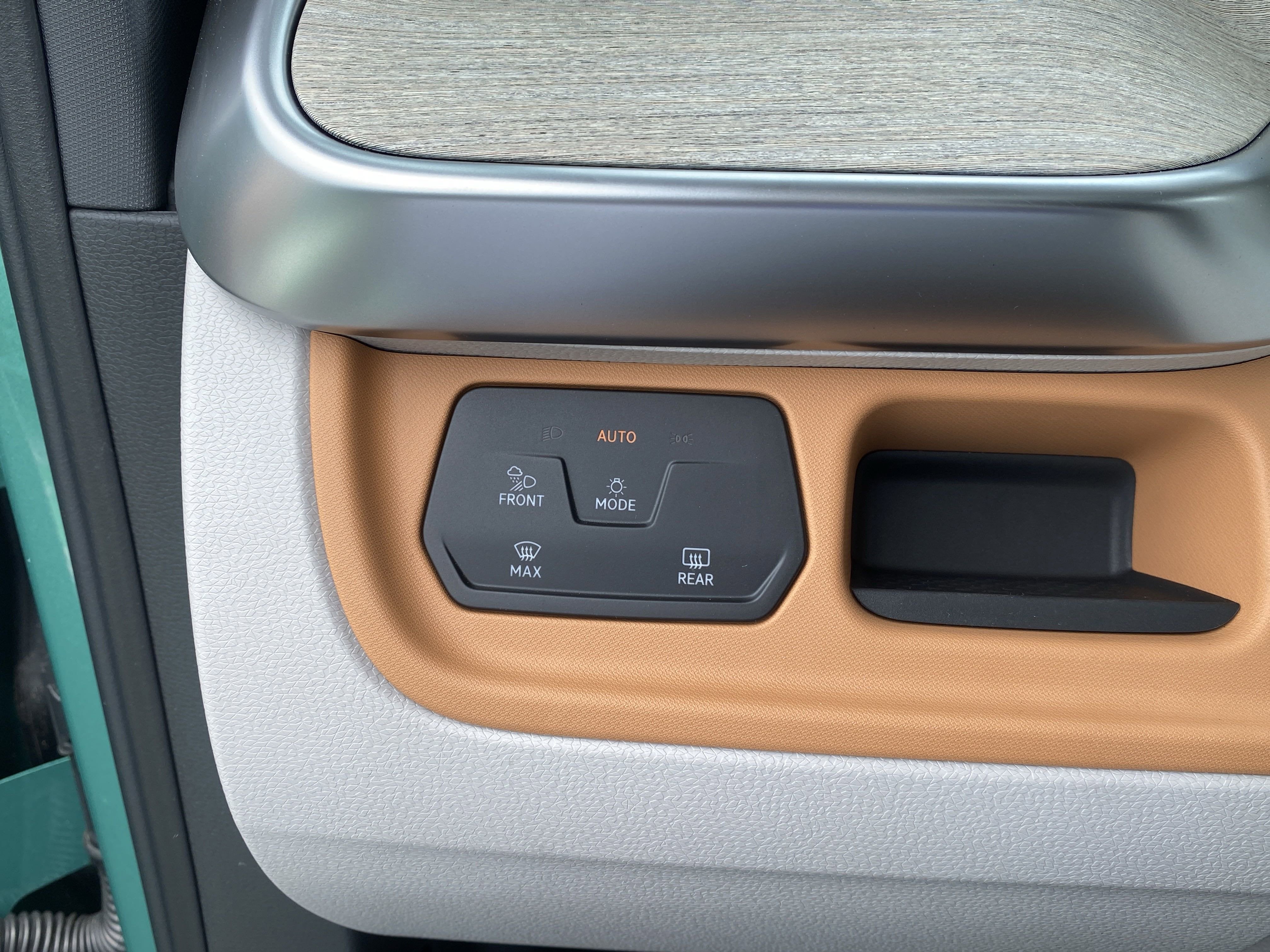 2025 Volkswagen ID. Buzz 1st Edition 4MOTION w/Two-Tone