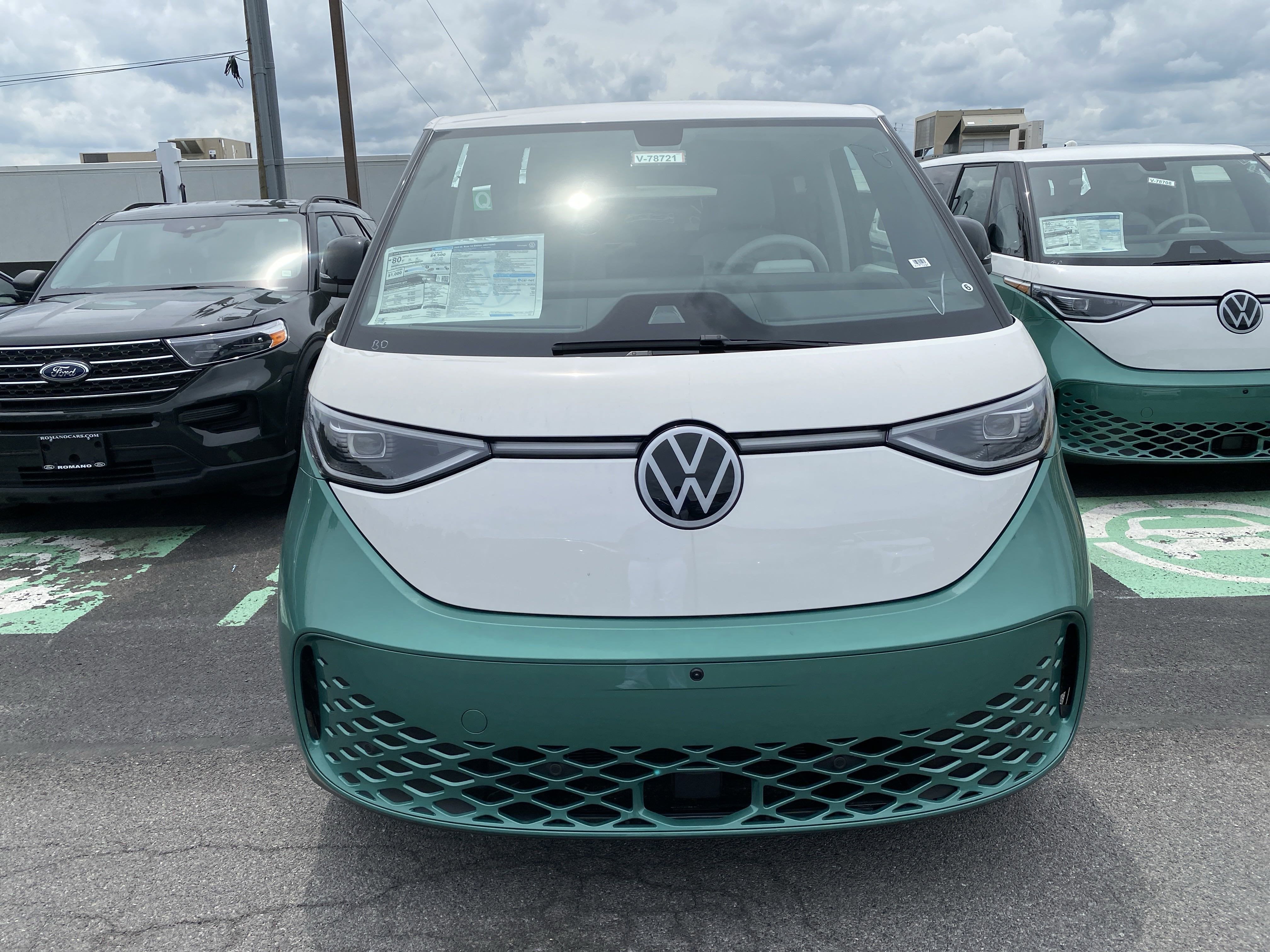 2025 Volkswagen ID. Buzz 1st Edition 4MOTION w/Two-Tone