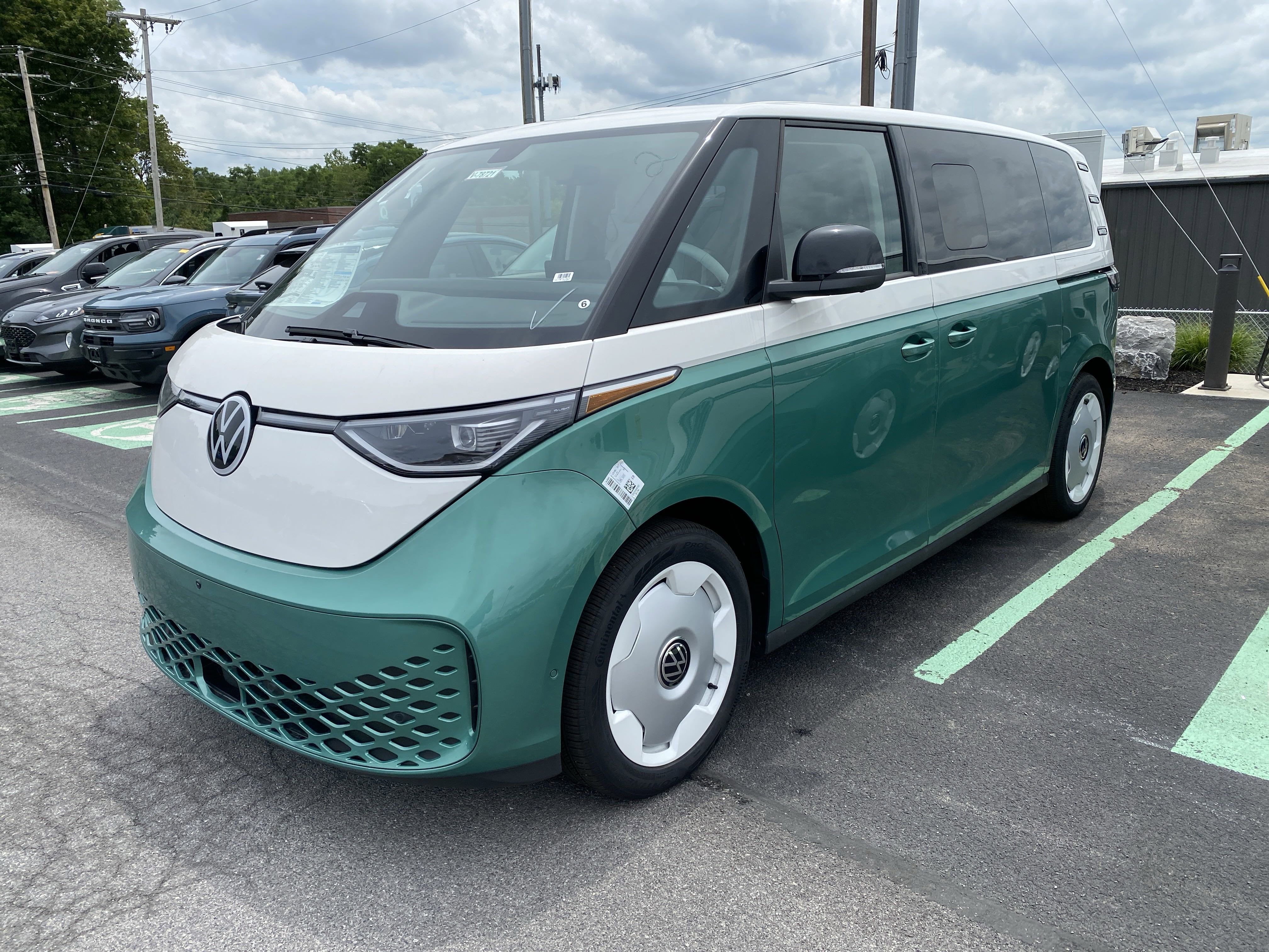 2025 Volkswagen ID. Buzz 1st Edition 4MOTION w/Two-Tone