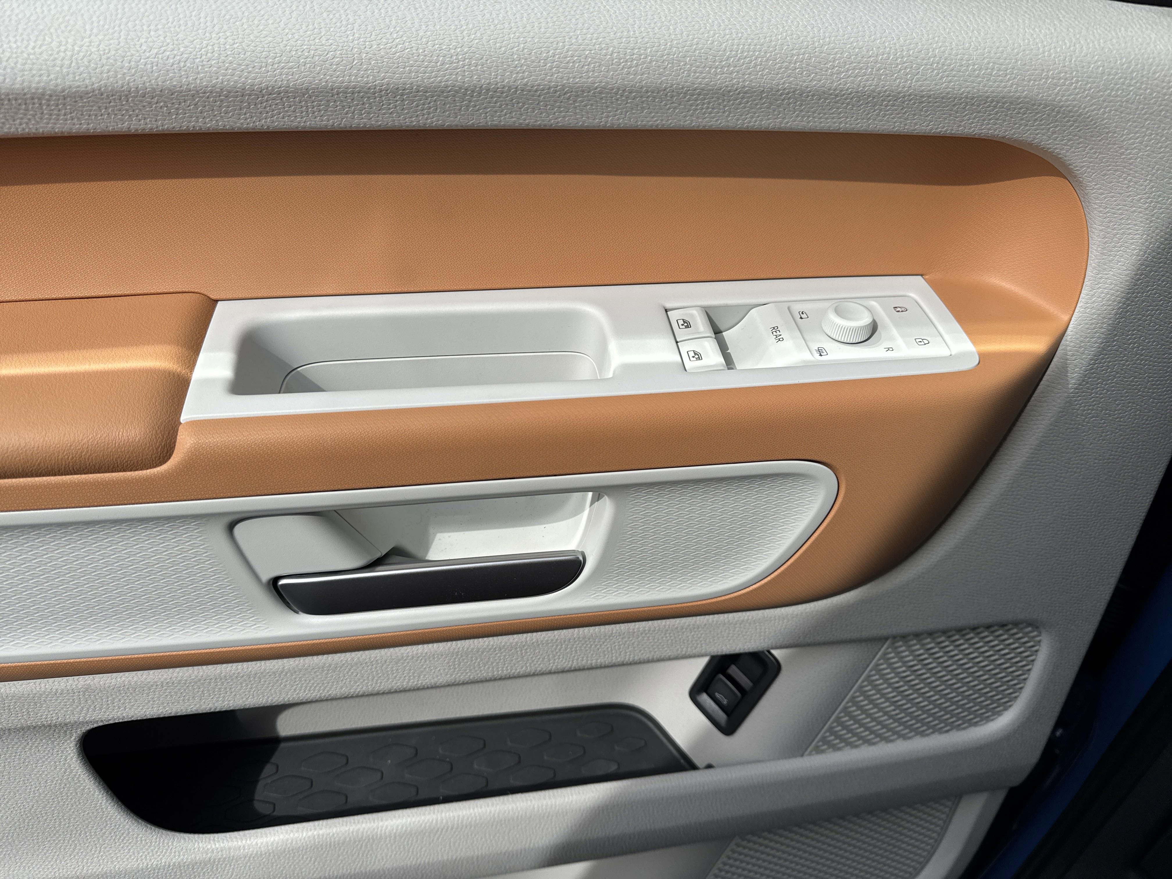 2025 Volkswagen ID. Buzz 1st Edition 4MOTION w/Two-Tone