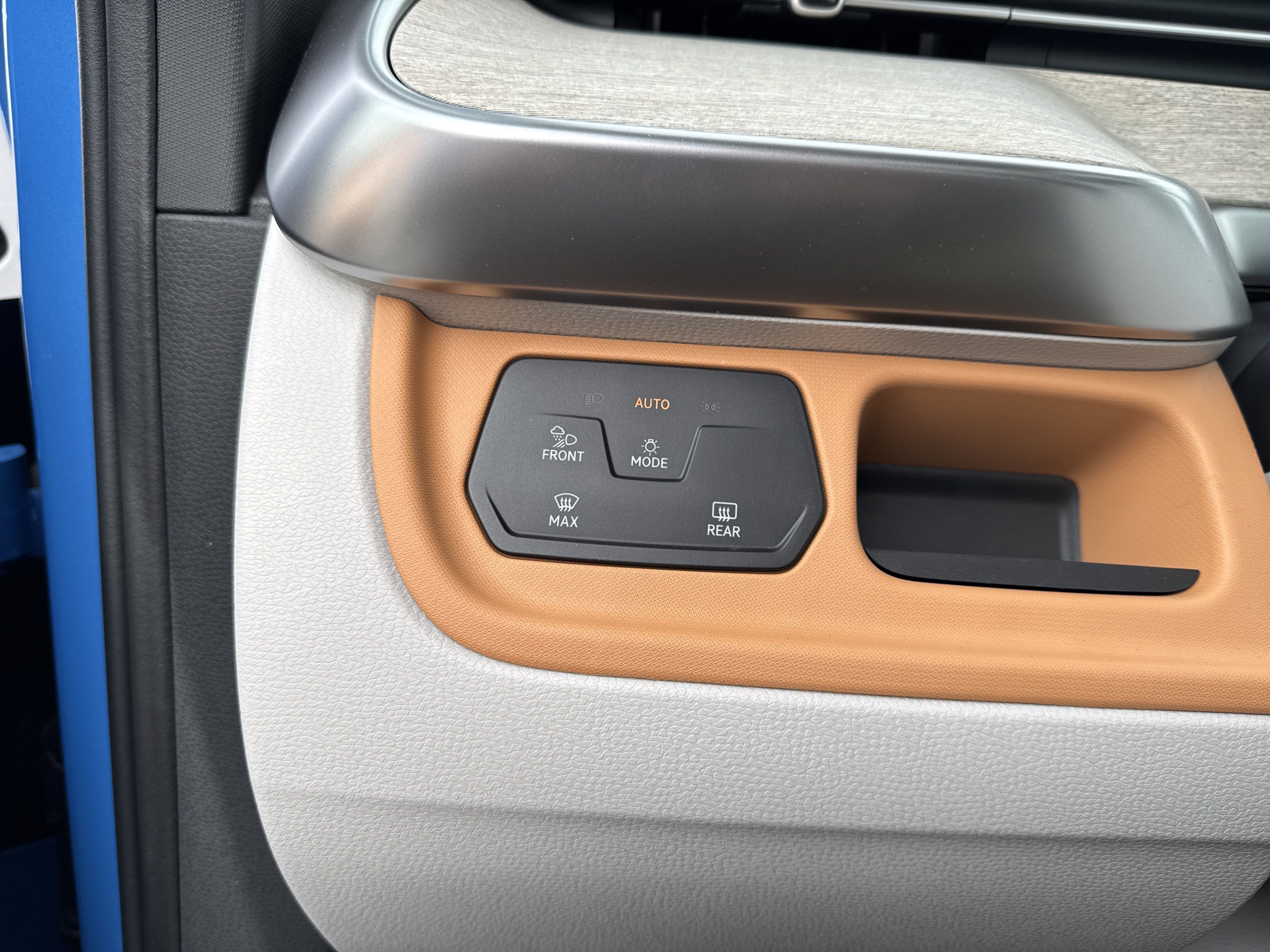 2025 Volkswagen ID. Buzz 1st Edition 4MOTION w/Two-Tone