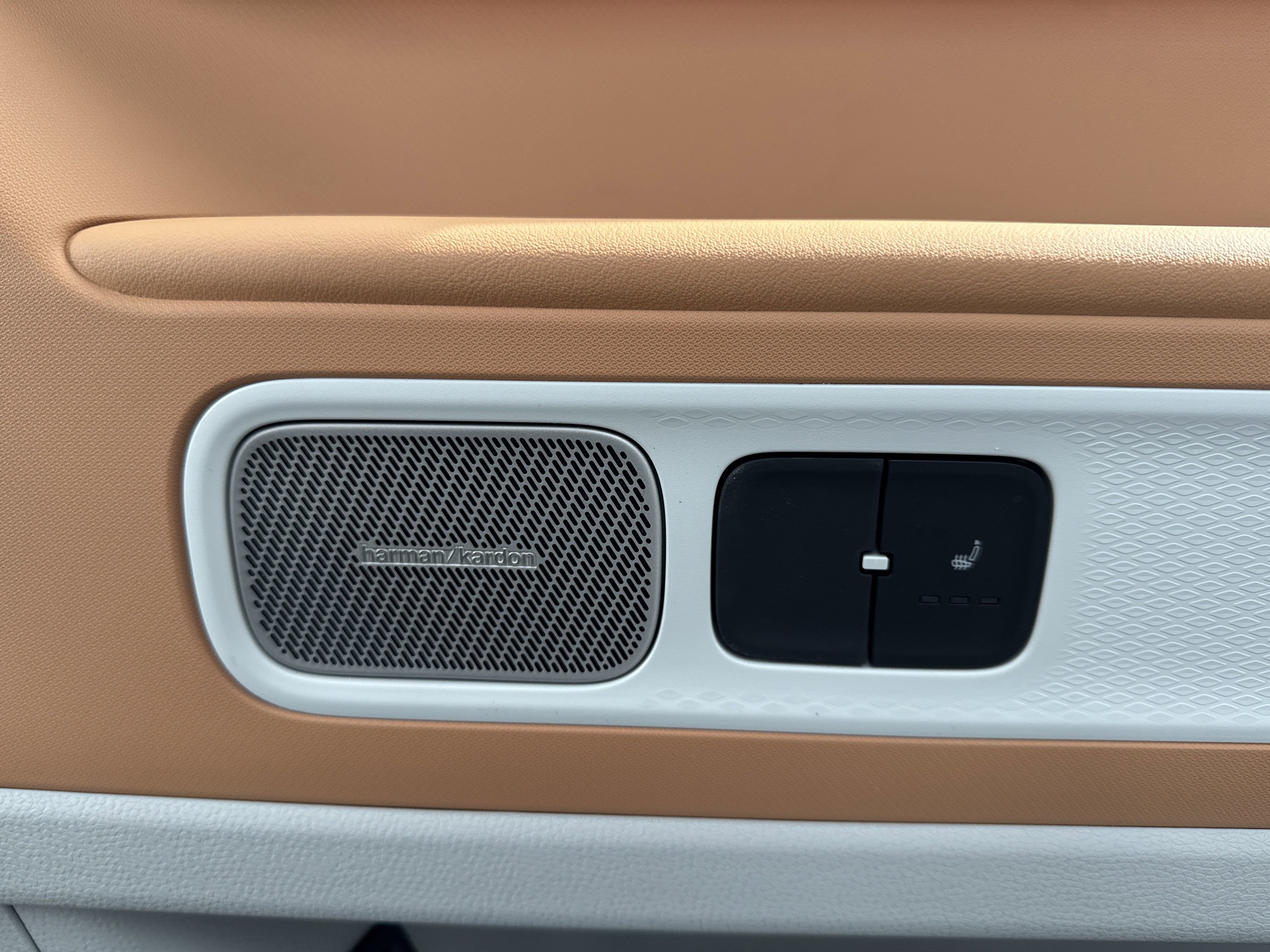 2025 Volkswagen ID. Buzz 1st Edition 4MOTION w/Two-Tone