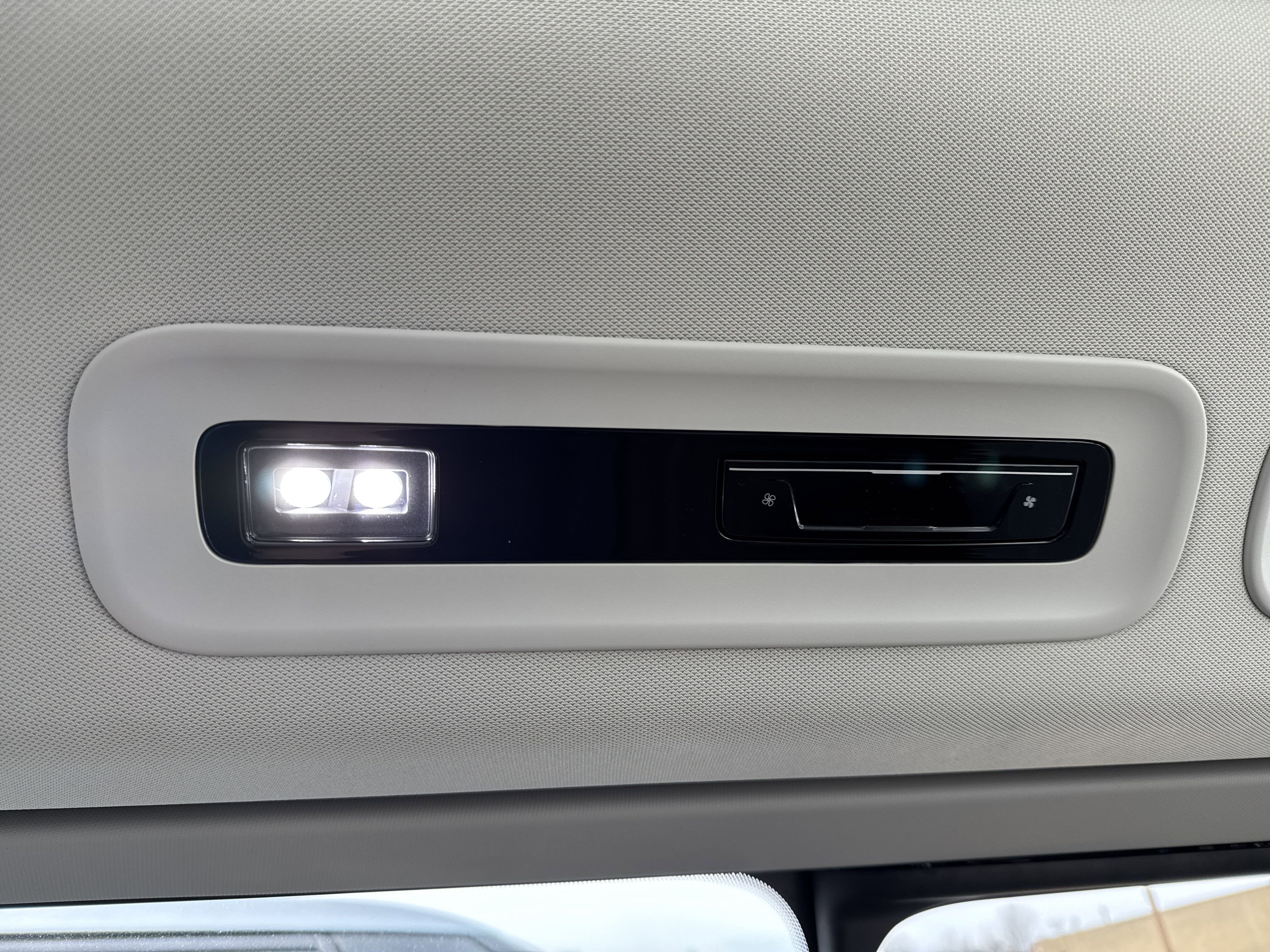 2025 Volkswagen ID. Buzz 1st Edition 4MOTION w/Two-Tone