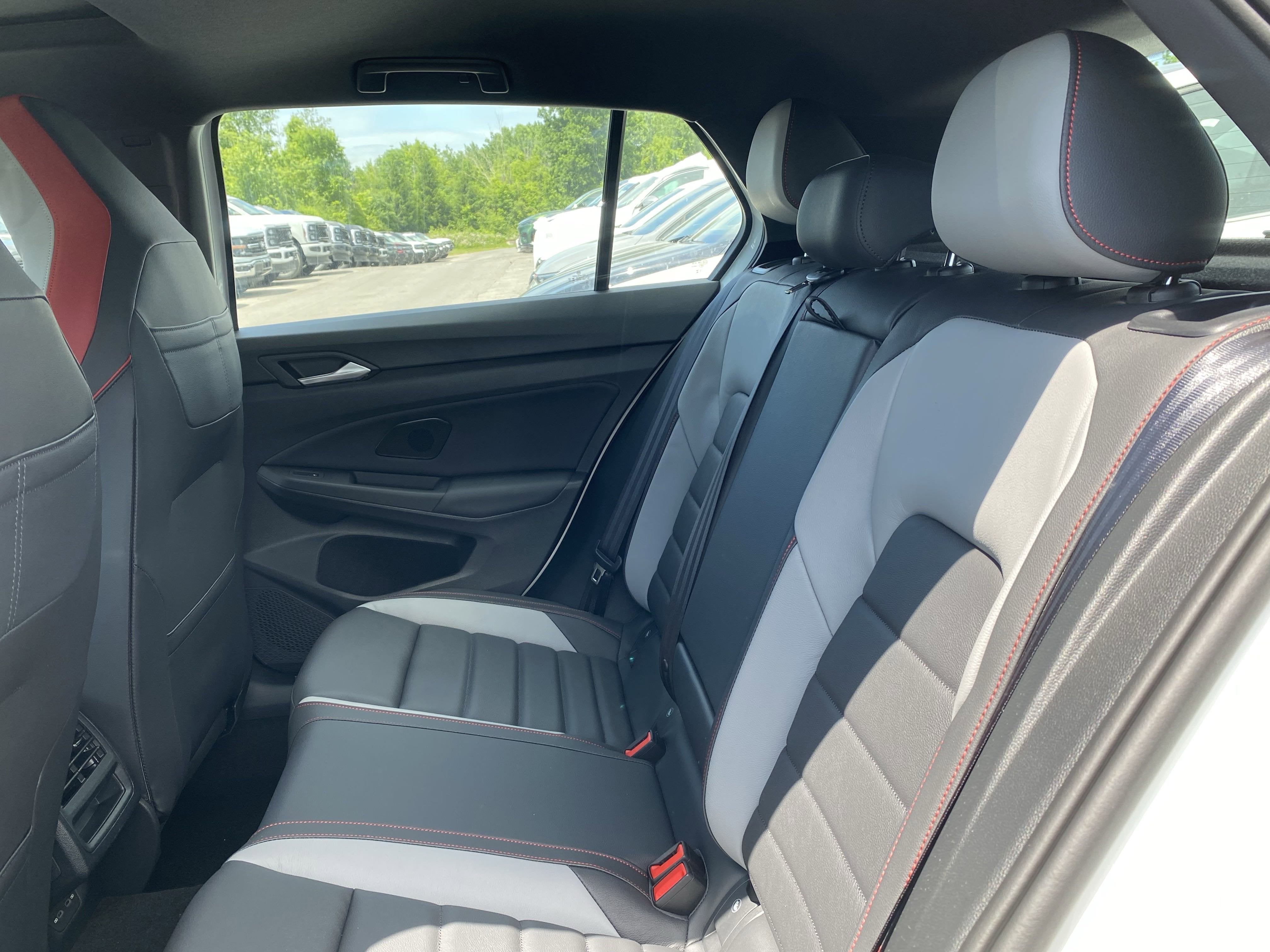 2025 Volkswagen Golf GTI SE