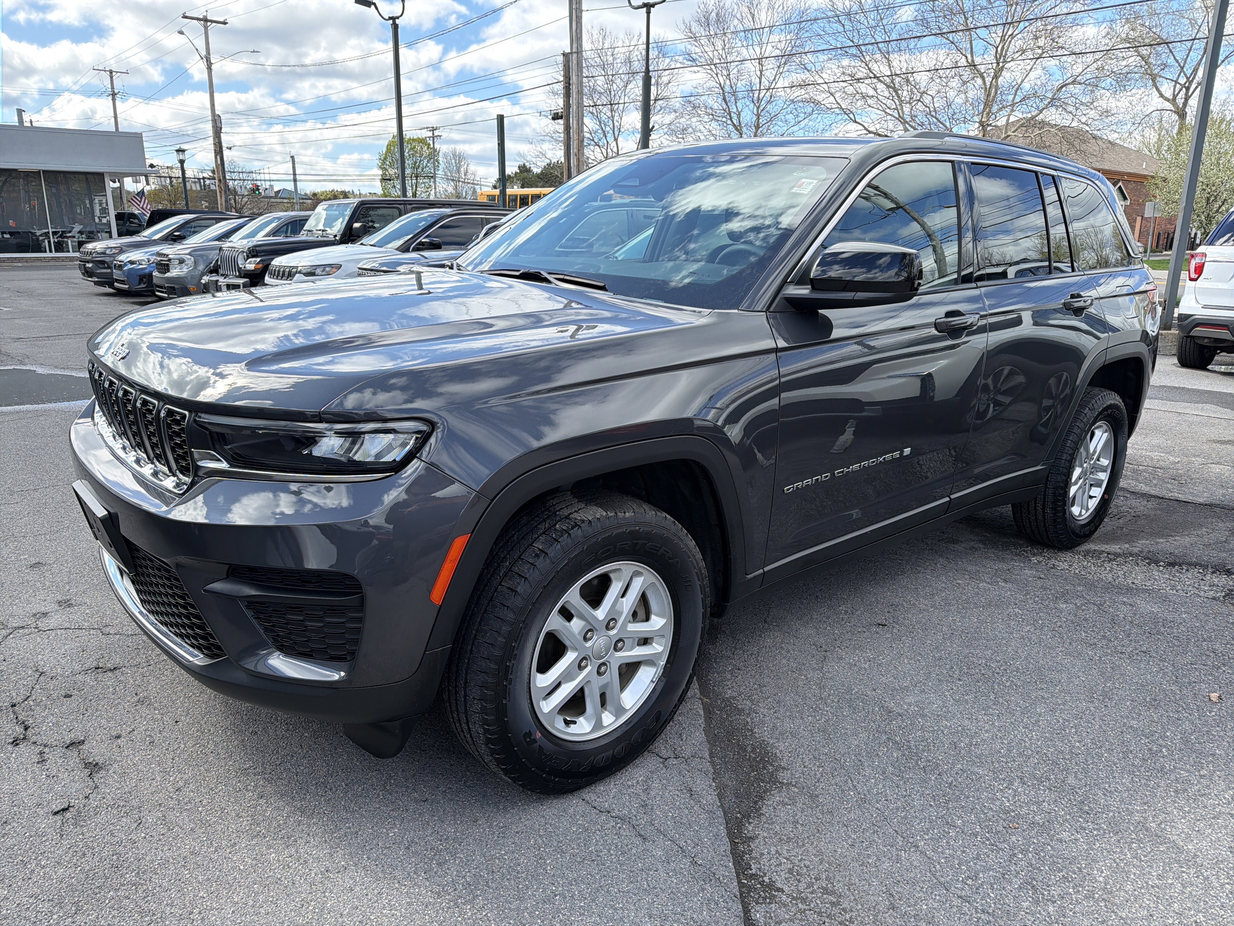 2023 Jeep Grand Cherokee Laredo