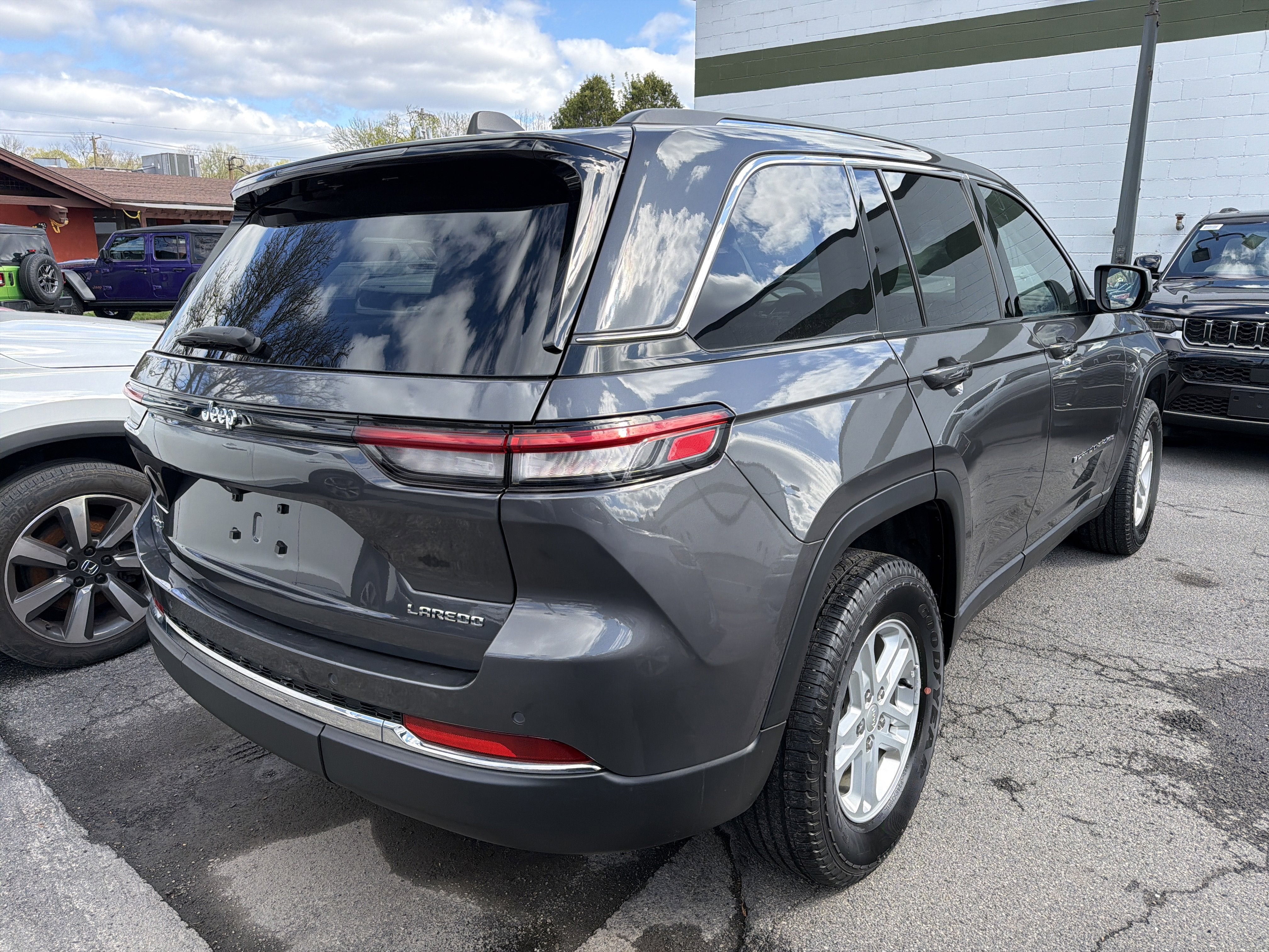 2023 Jeep Grand Cherokee Laredo