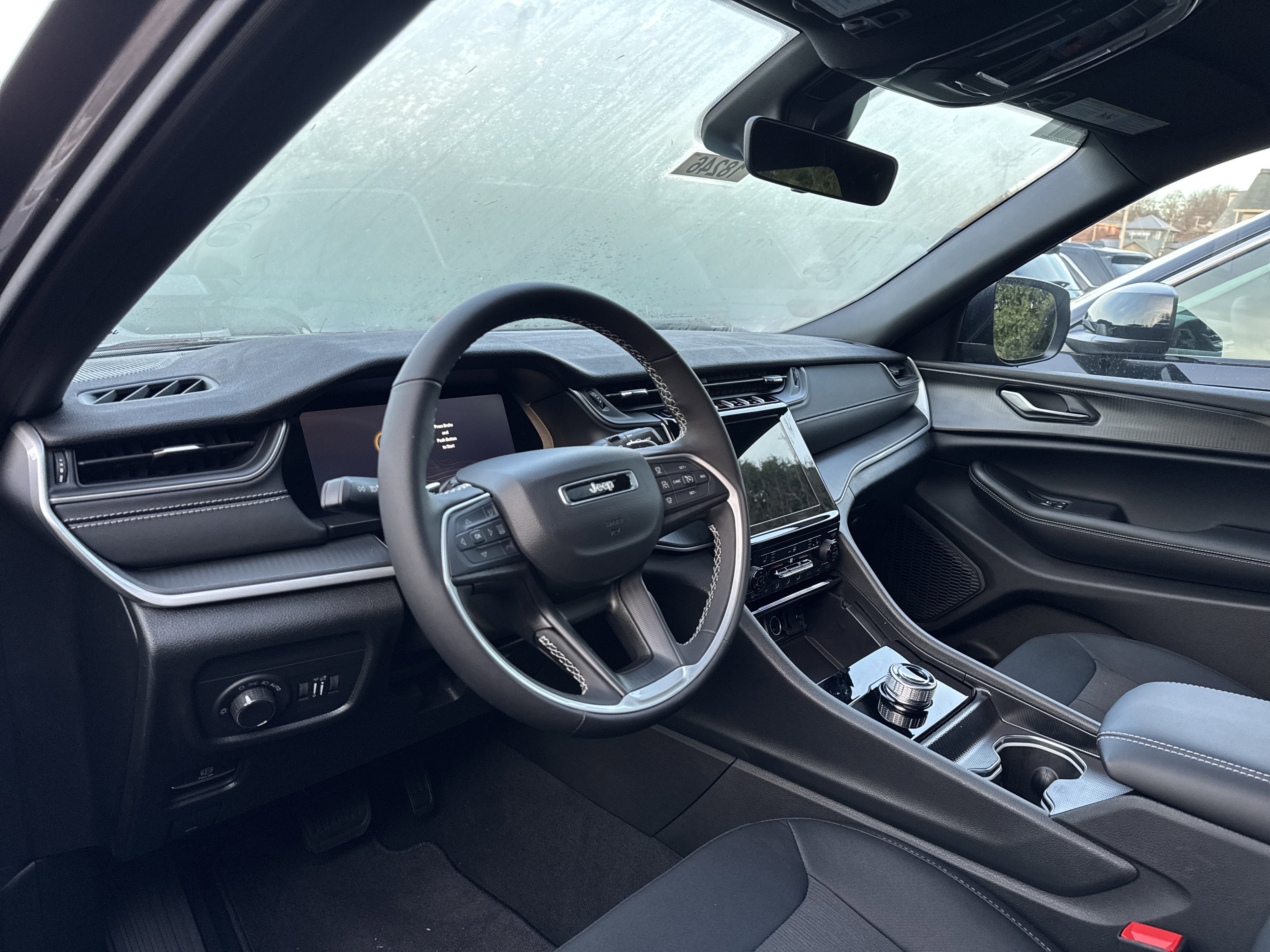 2025 Jeep Grand Cherokee GRAND CHEROKEE LAREDO X 4X4