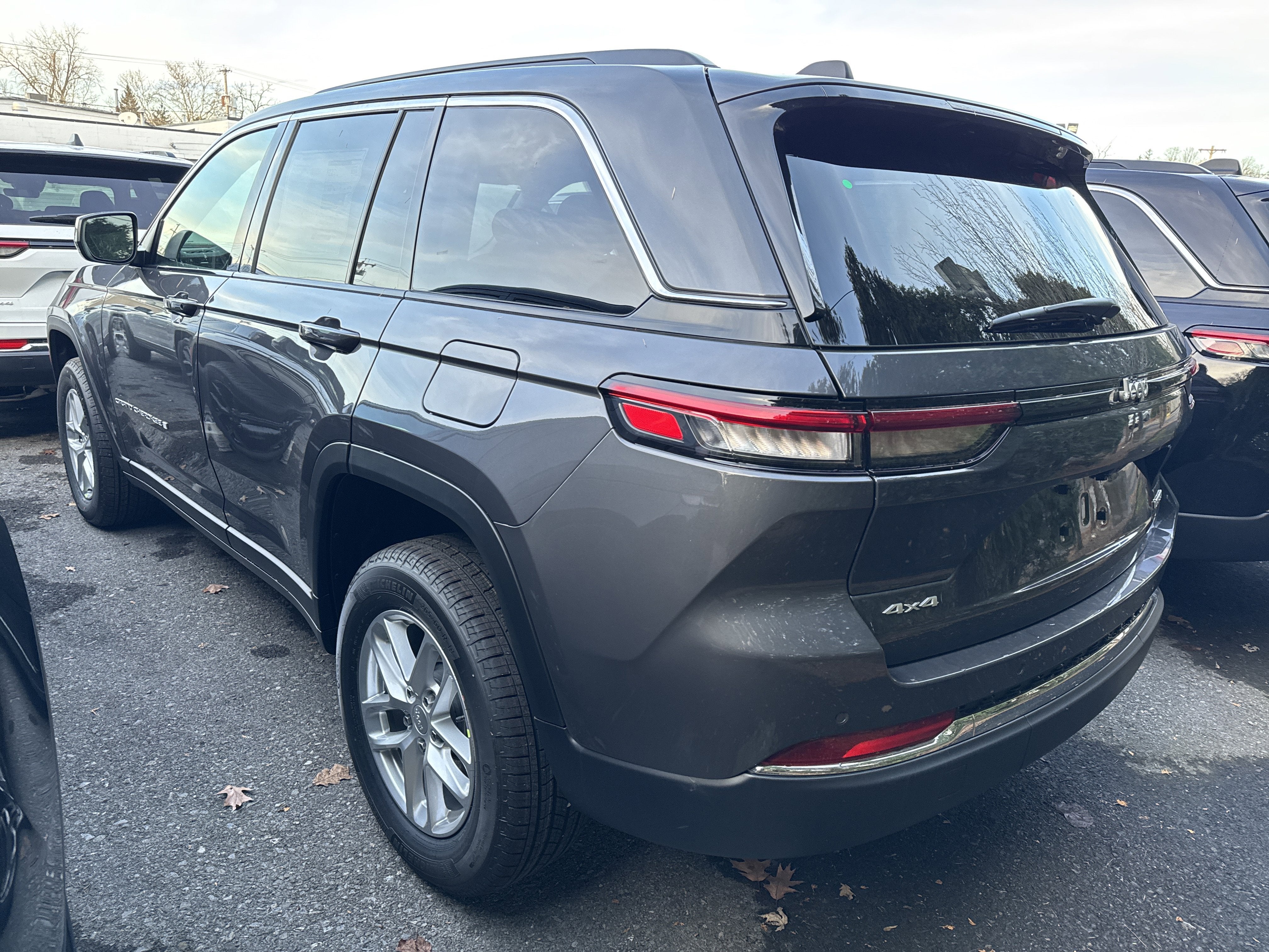 2025 Jeep Grand Cherokee GRAND CHEROKEE LAREDO X 4X4