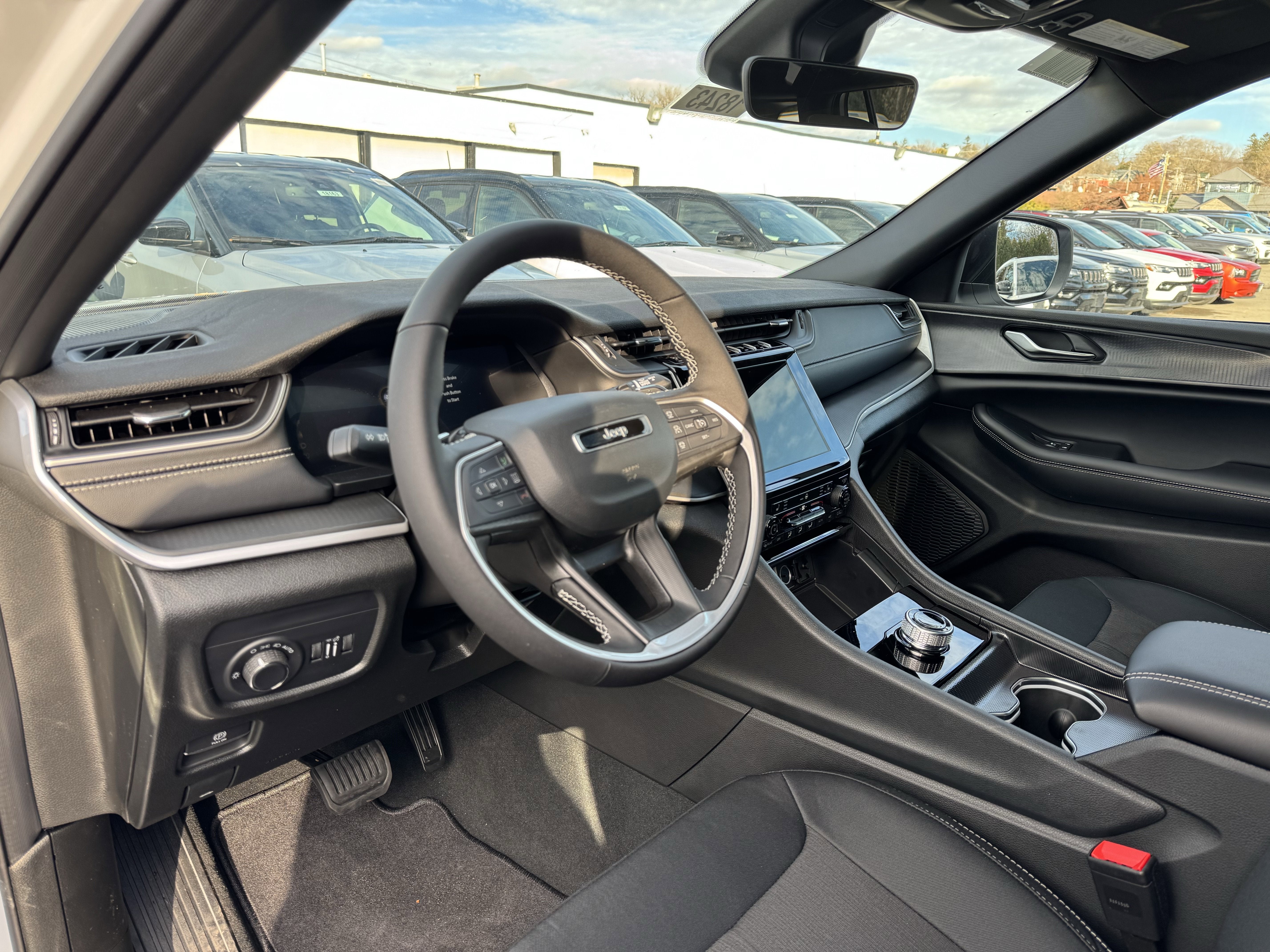 2025 Jeep Grand Cherokee GRAND CHEROKEE LAREDO X 4X4