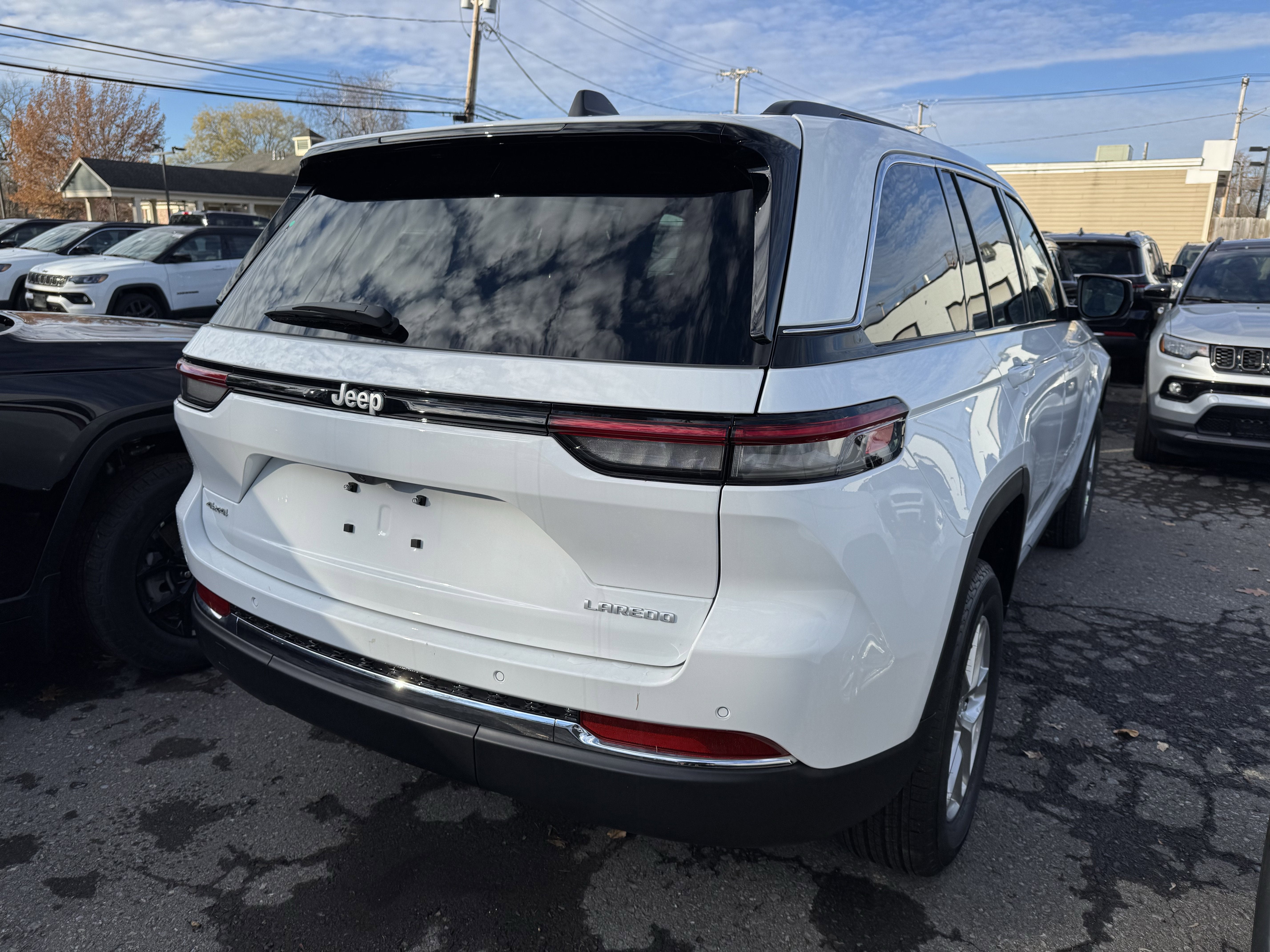 2025 Jeep Grand Cherokee GRAND CHEROKEE LAREDO X 4X4